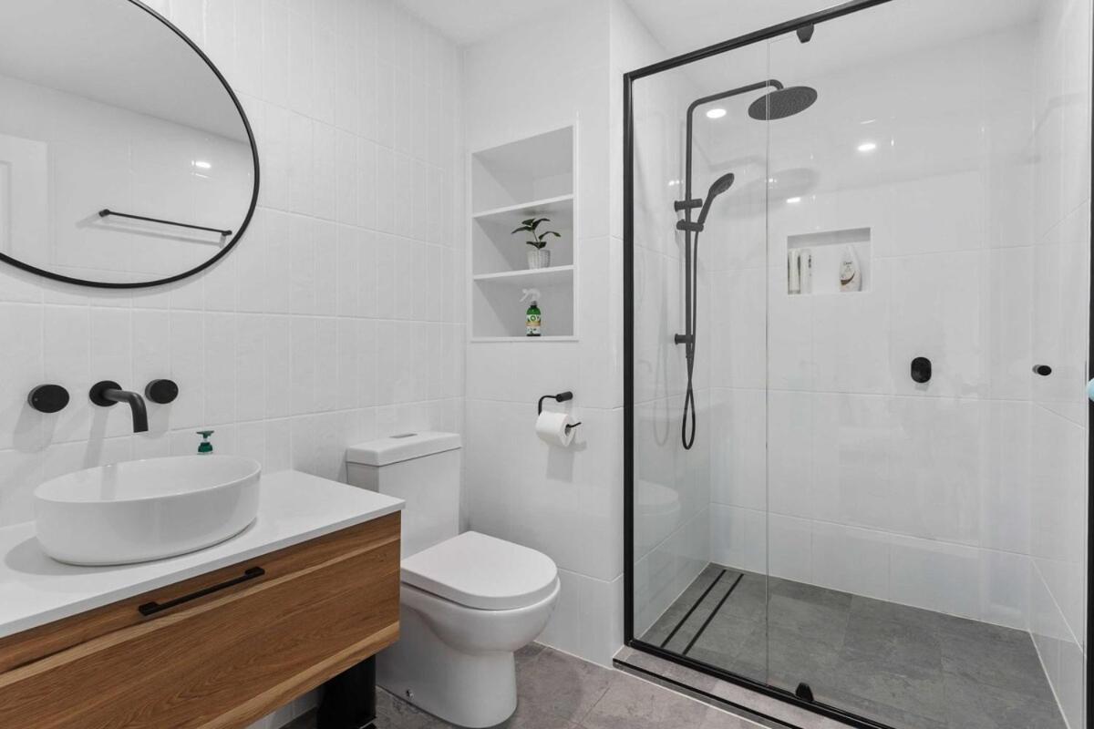 Stunning 2 Bedroom Apartment Gold Coast