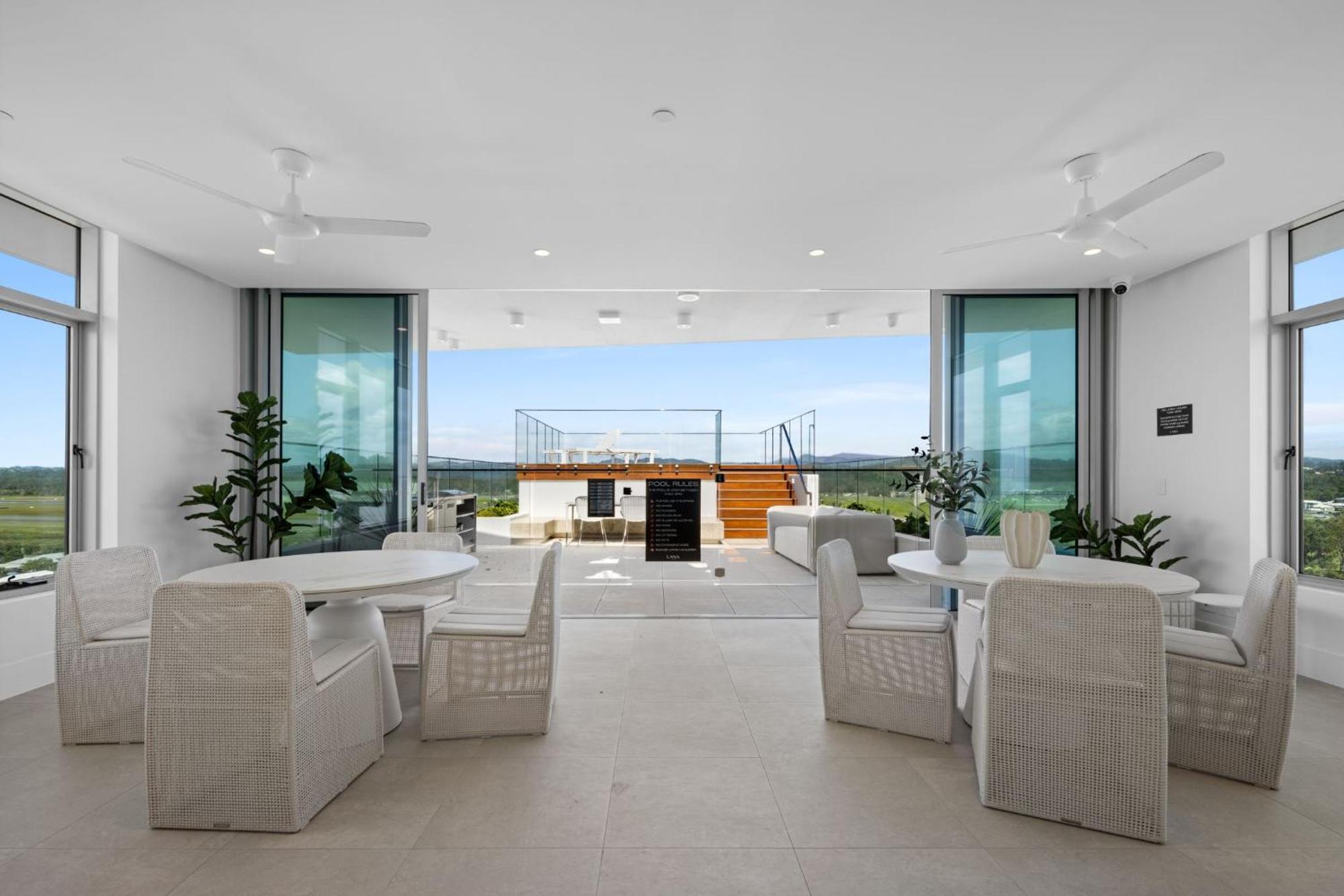 Bilinga Beachfront Luxury At Lana Apartment