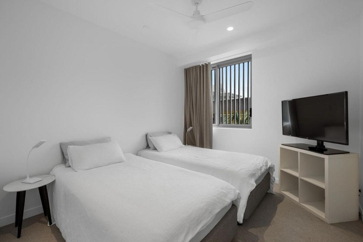 Bilinga Beachfront Luxury At Lana Apartment