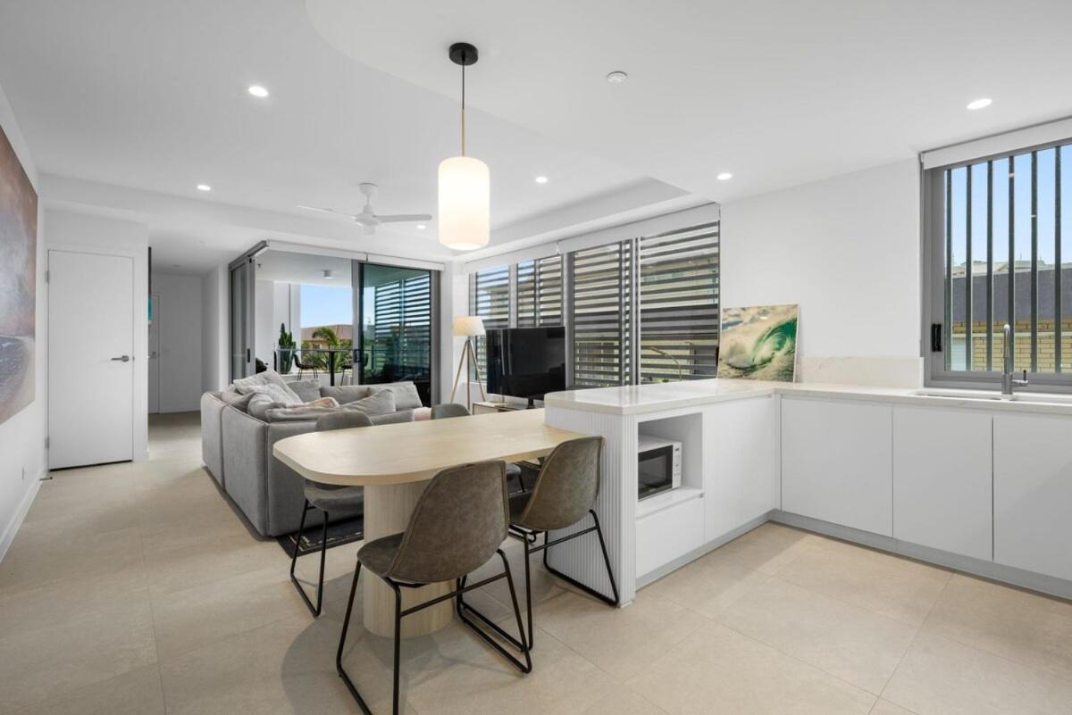 Apartment Bilinga Beachfront Luxury At Lana *