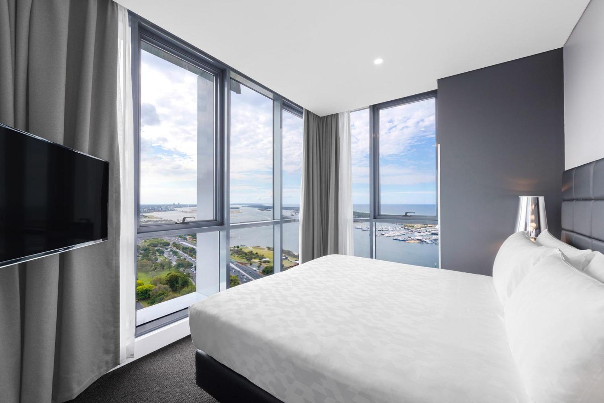 Meriton Southport Hotel