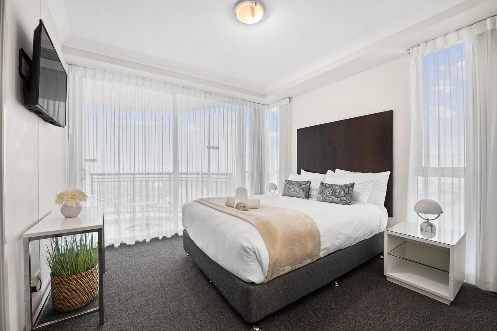 Deluxe 2 Bedroom Ocean And Hinterland Views *
