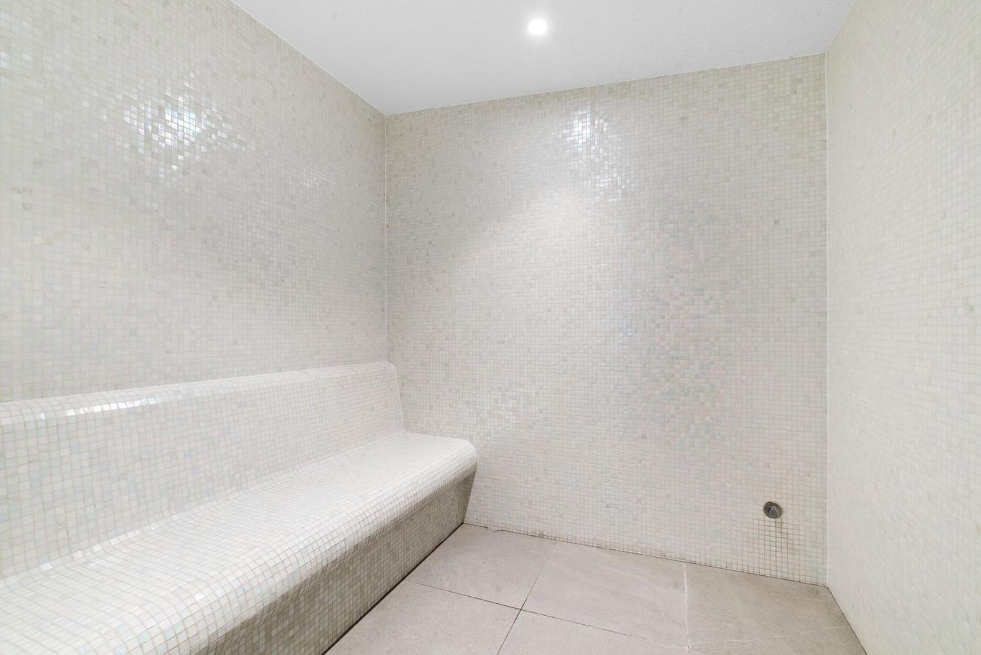 Luxury One Bedroom - Coasthm Gold Coast