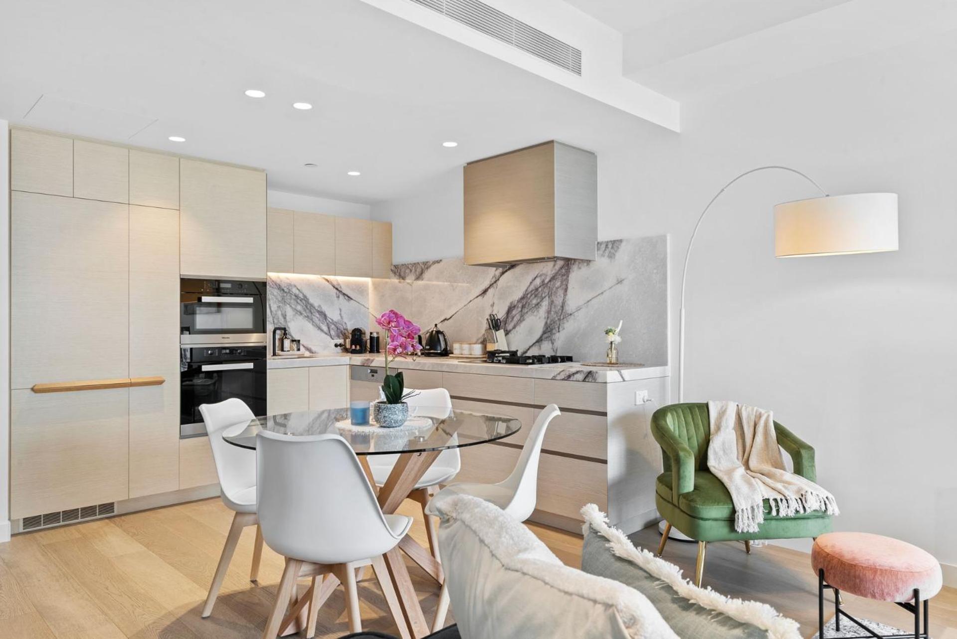 Luxury One Bedroom - Coasthm Apartment *