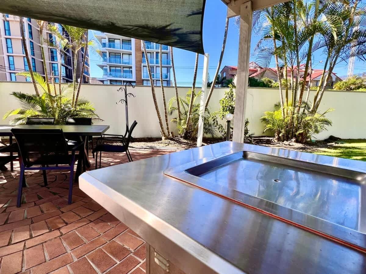Palm Retreat With Pool & Bbq