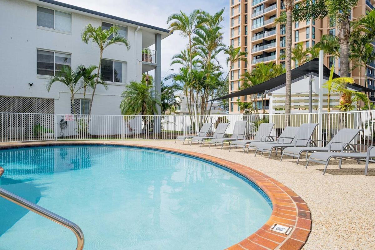 Apartment Palm Retreat With Pool & Bbq *