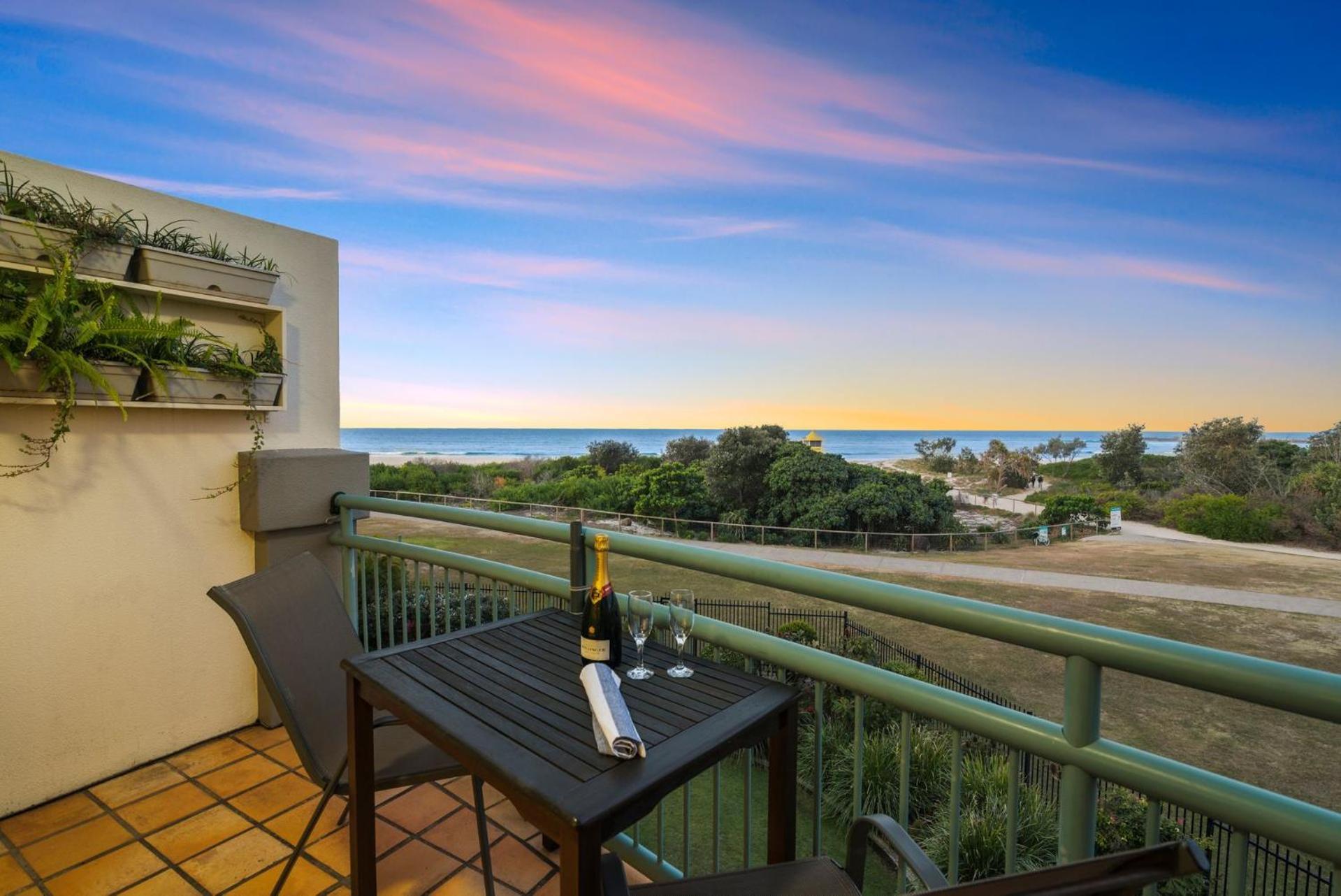 Beautiful Palm Apartment Gold Coast