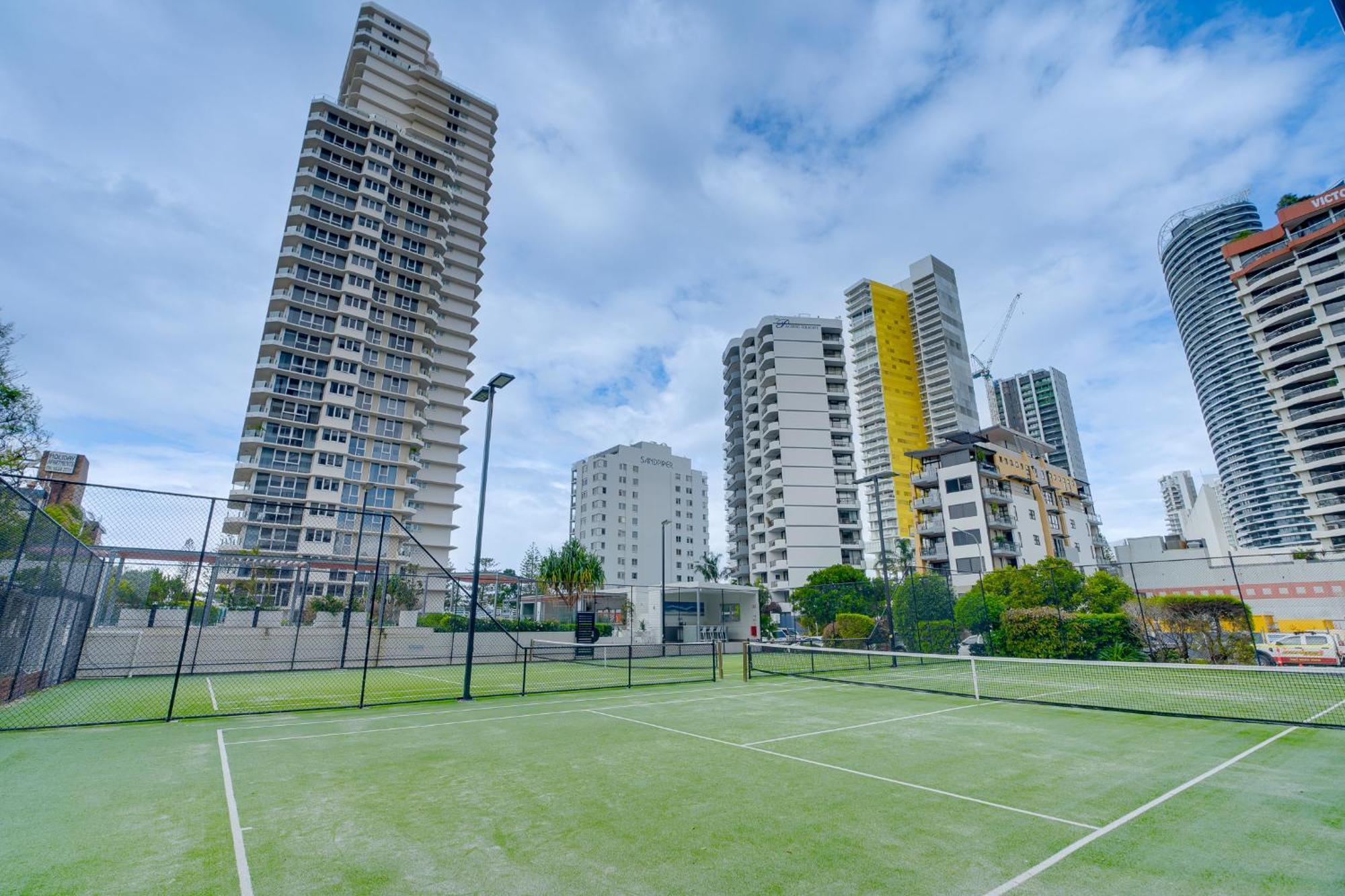 Apartment 2br Beachfront Bliss In Broadbeach ! Ocean Views! Gold Coast
