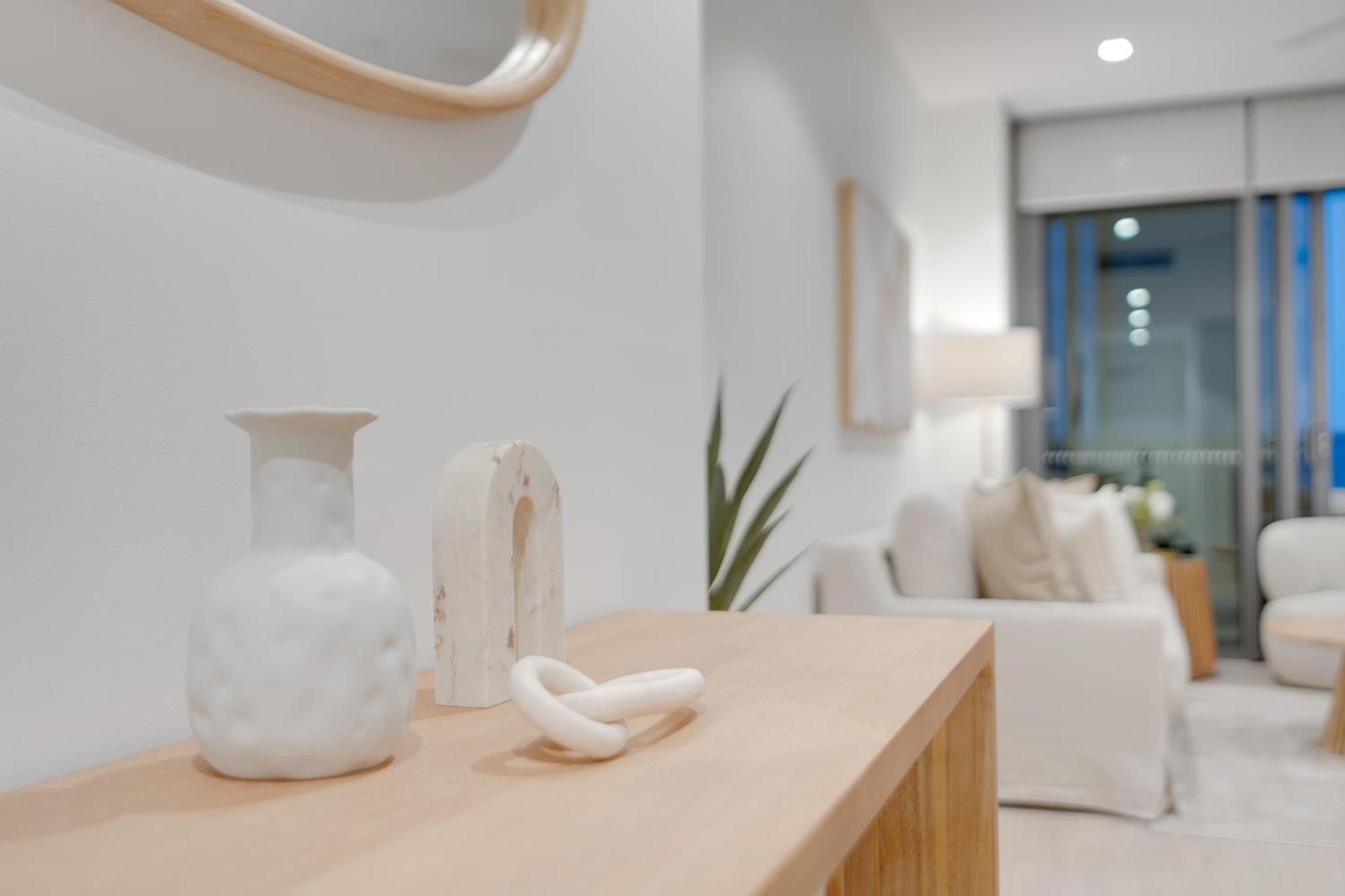 Apartment 2br Beachfront Bliss In Broadbeach ! Ocean Views! Gold Coast