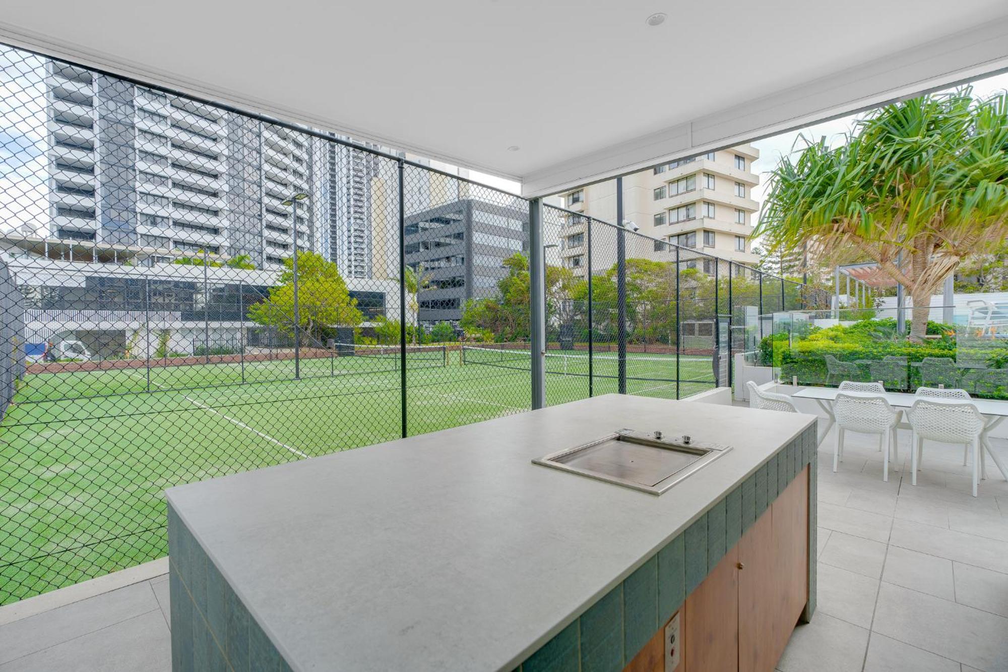 2br Beachfront Bliss In Broadbeach ! Ocean Views! Apartment
