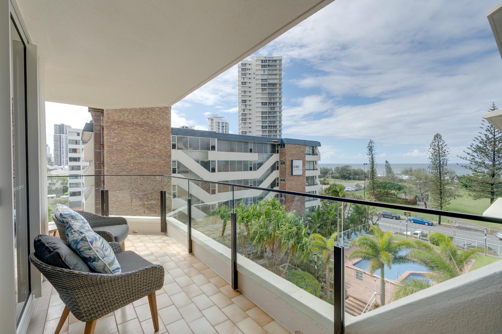 2br Beachfront Bliss In Broadbeach ! Ocean Views! Apartment Gold Coast