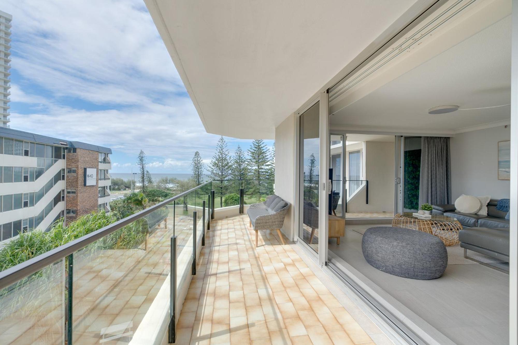 2br Beachfront Bliss In Broadbeach ! Ocean Views! *
