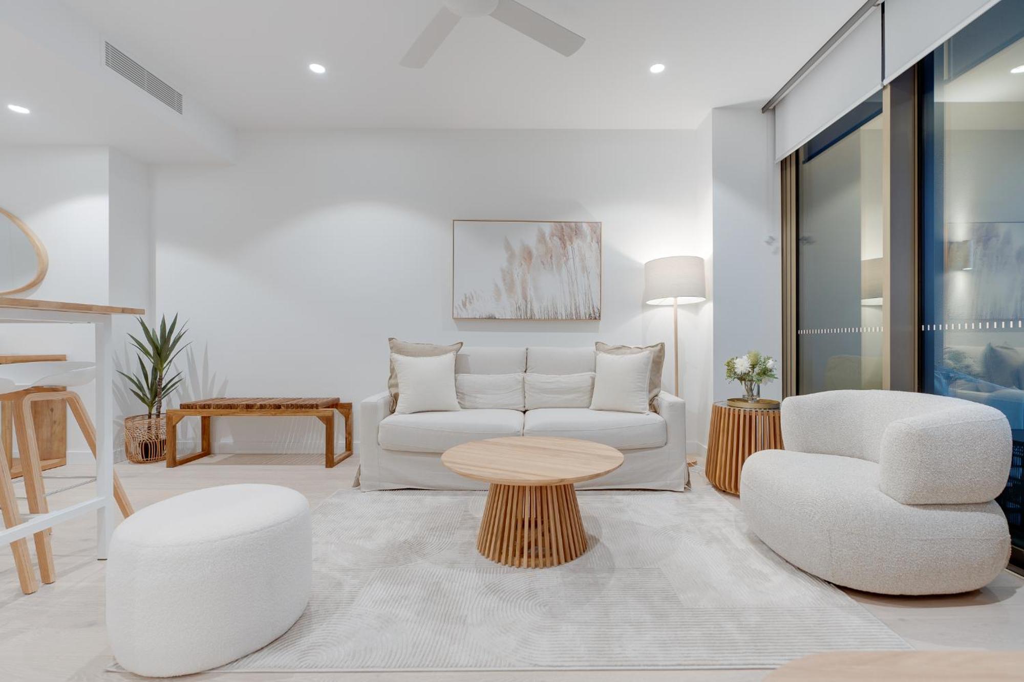 2br Beachfront Bliss In Broadbeach ! Ocean Views!
