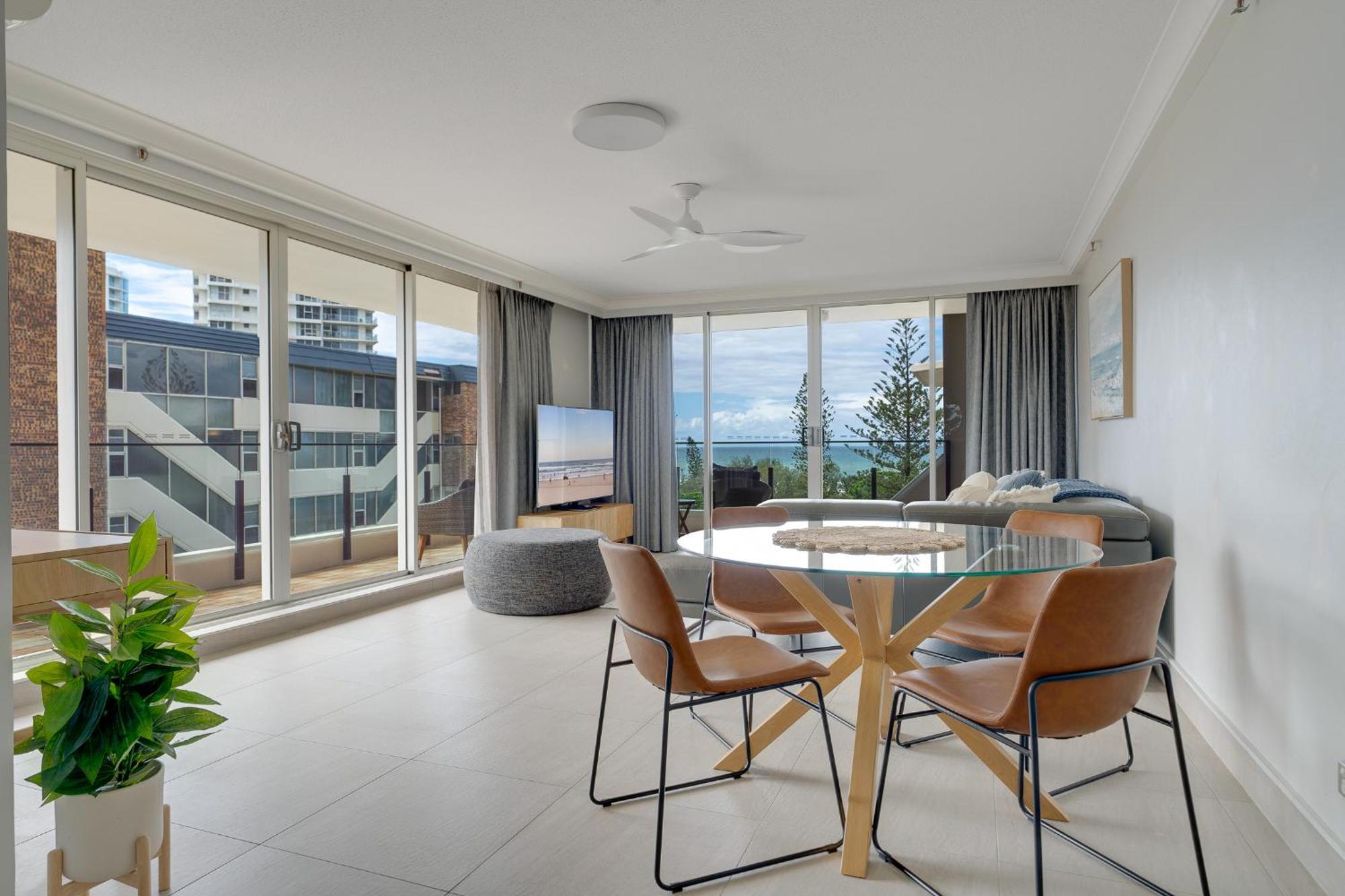 2br Beachfront Bliss In Broadbeach ! Ocean Views! *