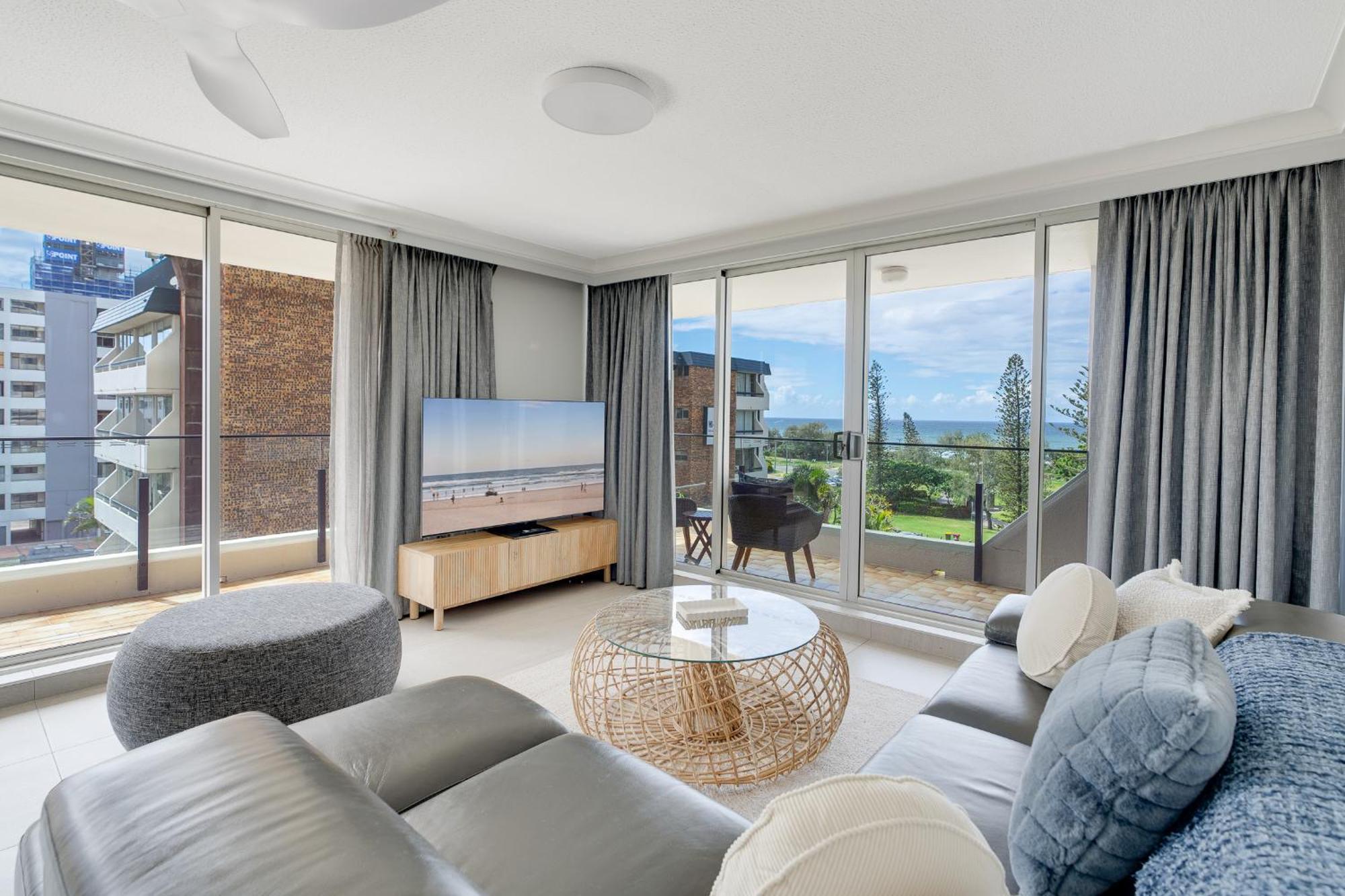 2br Beachfront Bliss In Broadbeach ! Ocean Views! Gold Coast