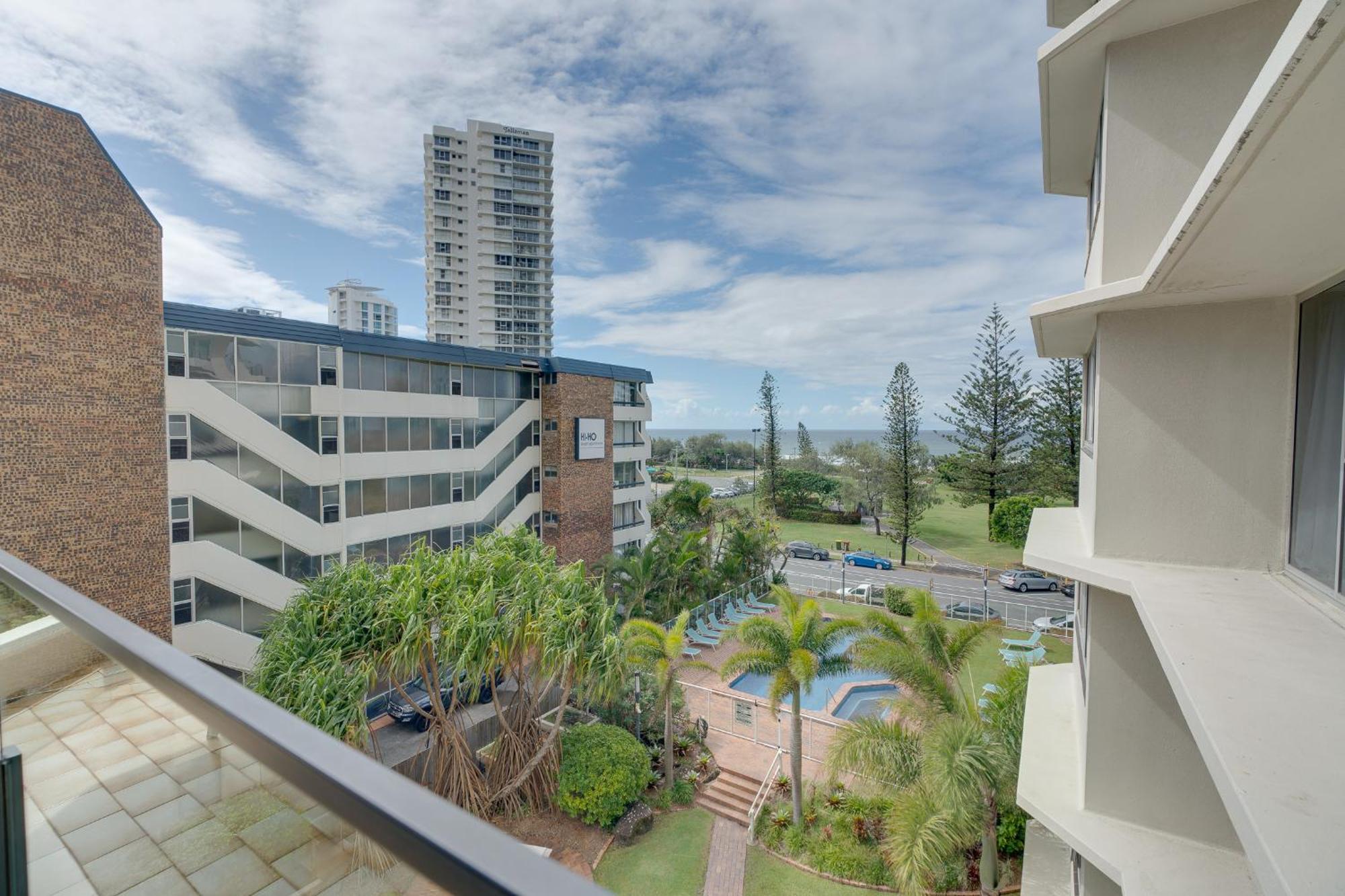 2br Beachfront Bliss In Broadbeach ! Ocean Views! *