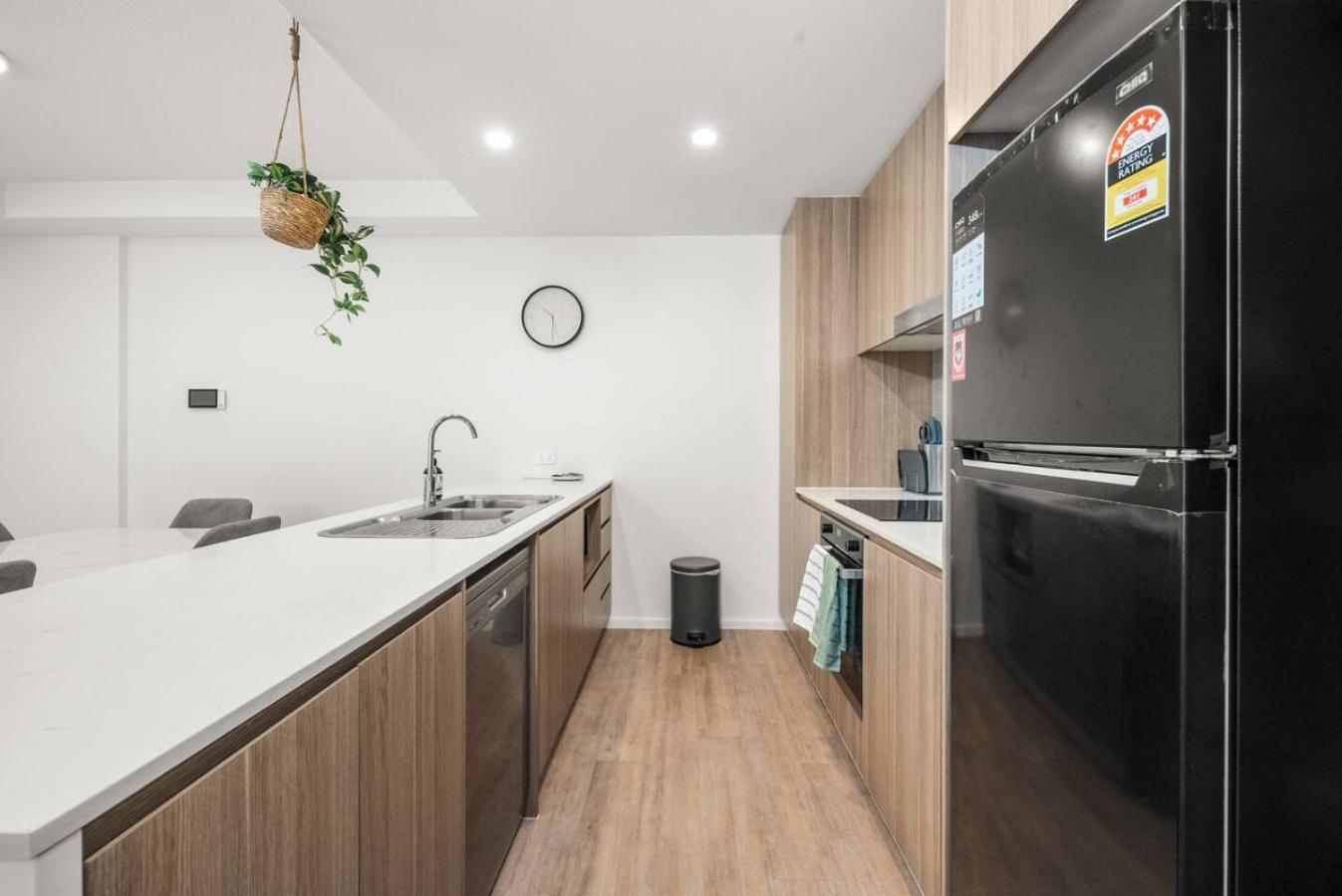Apartment 180m Terrace Spacious 2beds Near Shop And Gold Coast