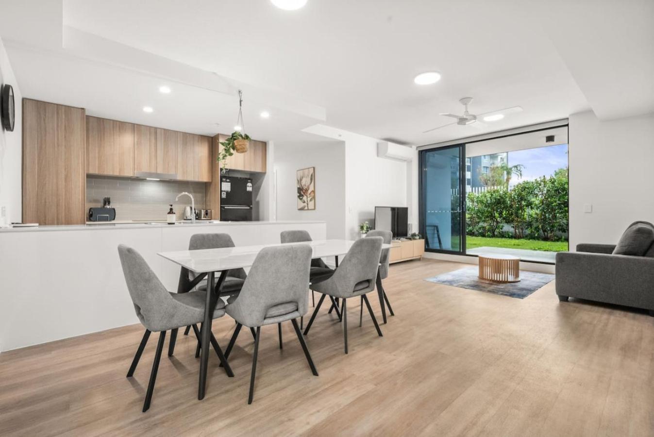 Apartment 180m Terrace Spacious 2beds Near Shop And