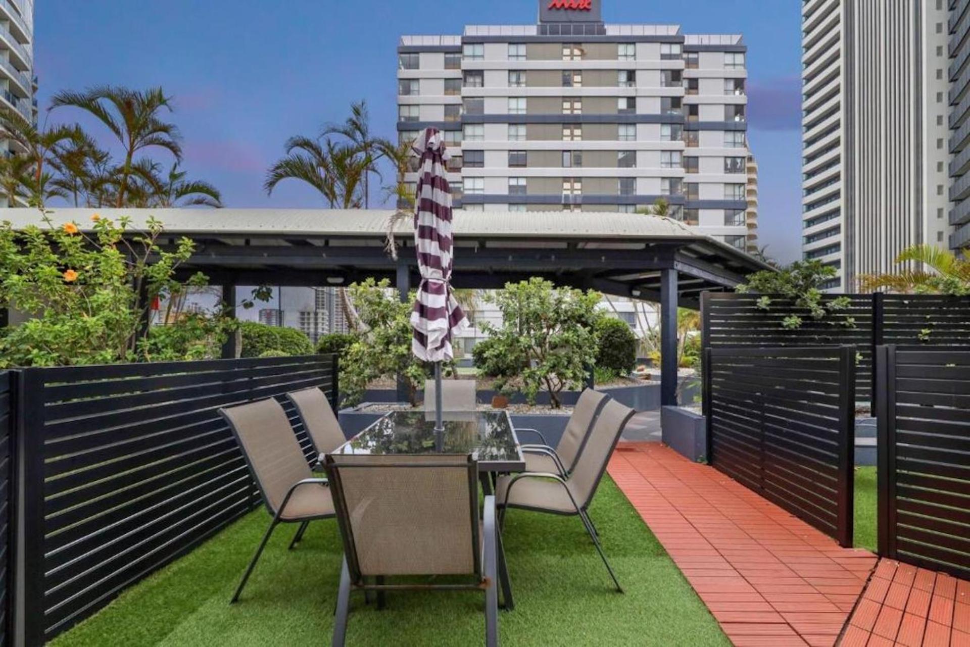 The Surfers Paradise - Dual Key