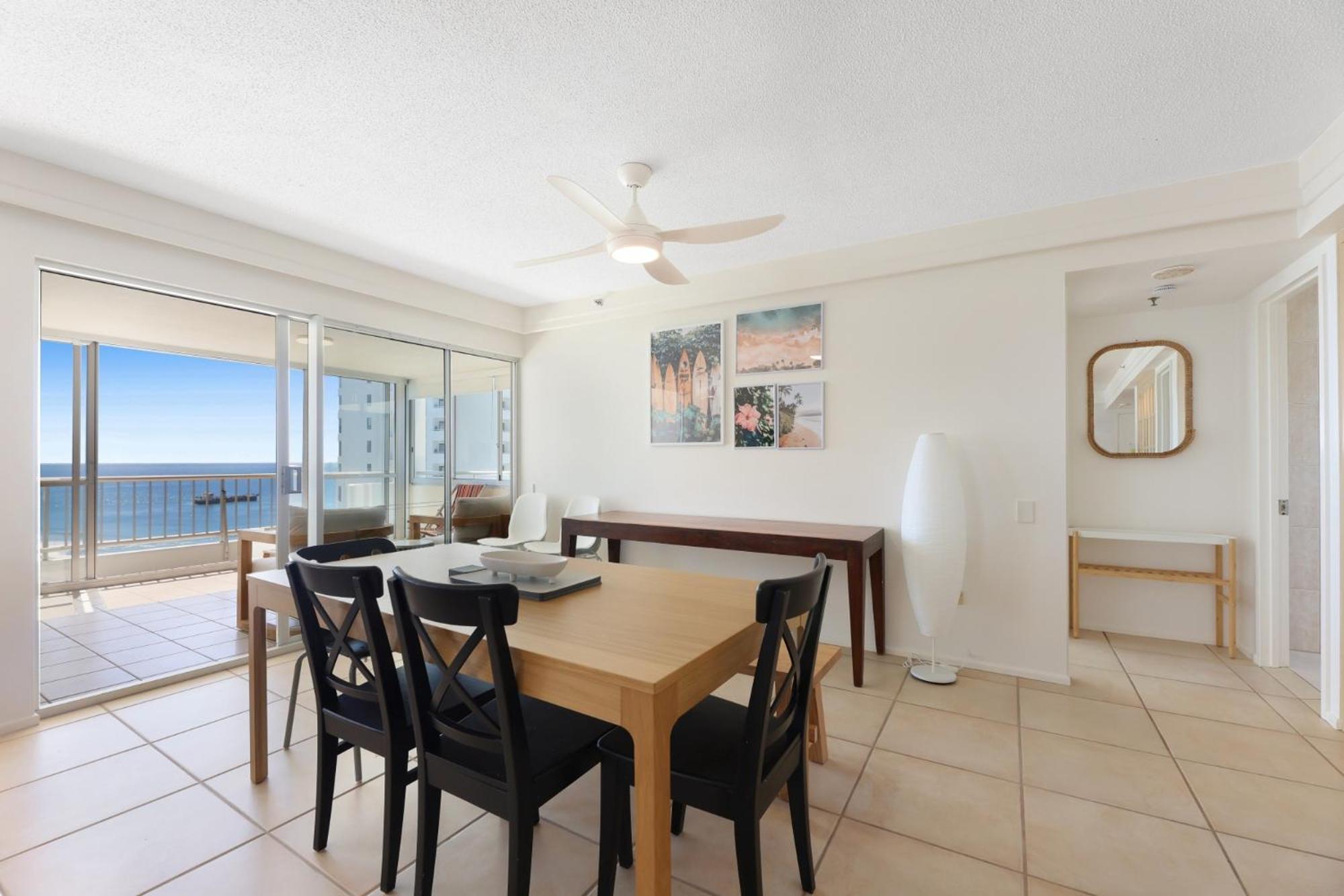 Surfers Paradise Escape With Premium Amenities Apartment
