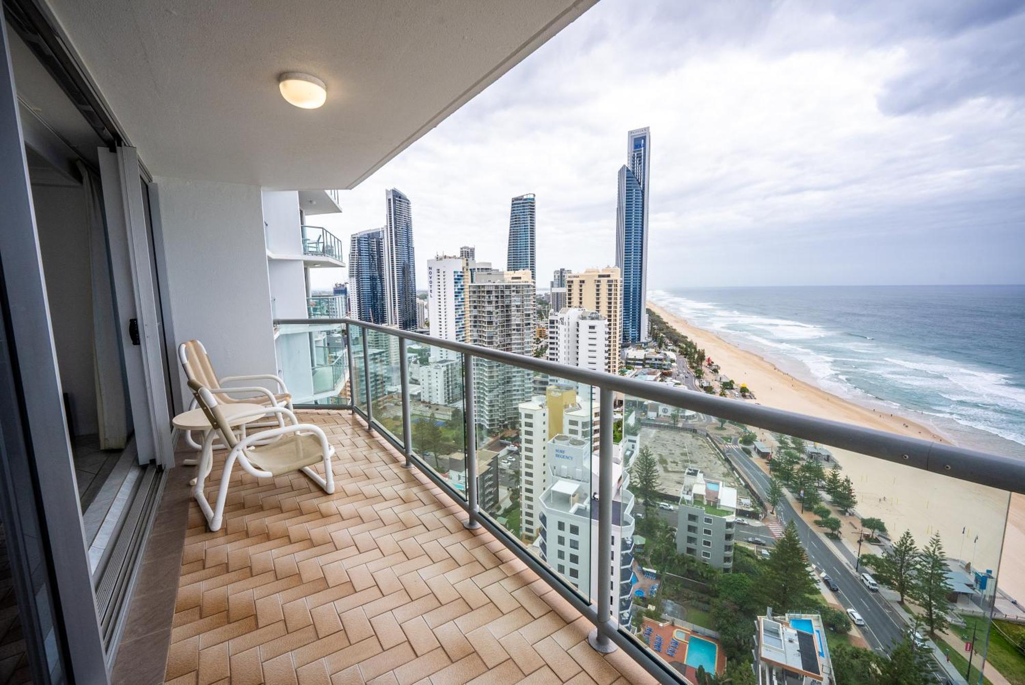 Peninsula Surfers Paradise