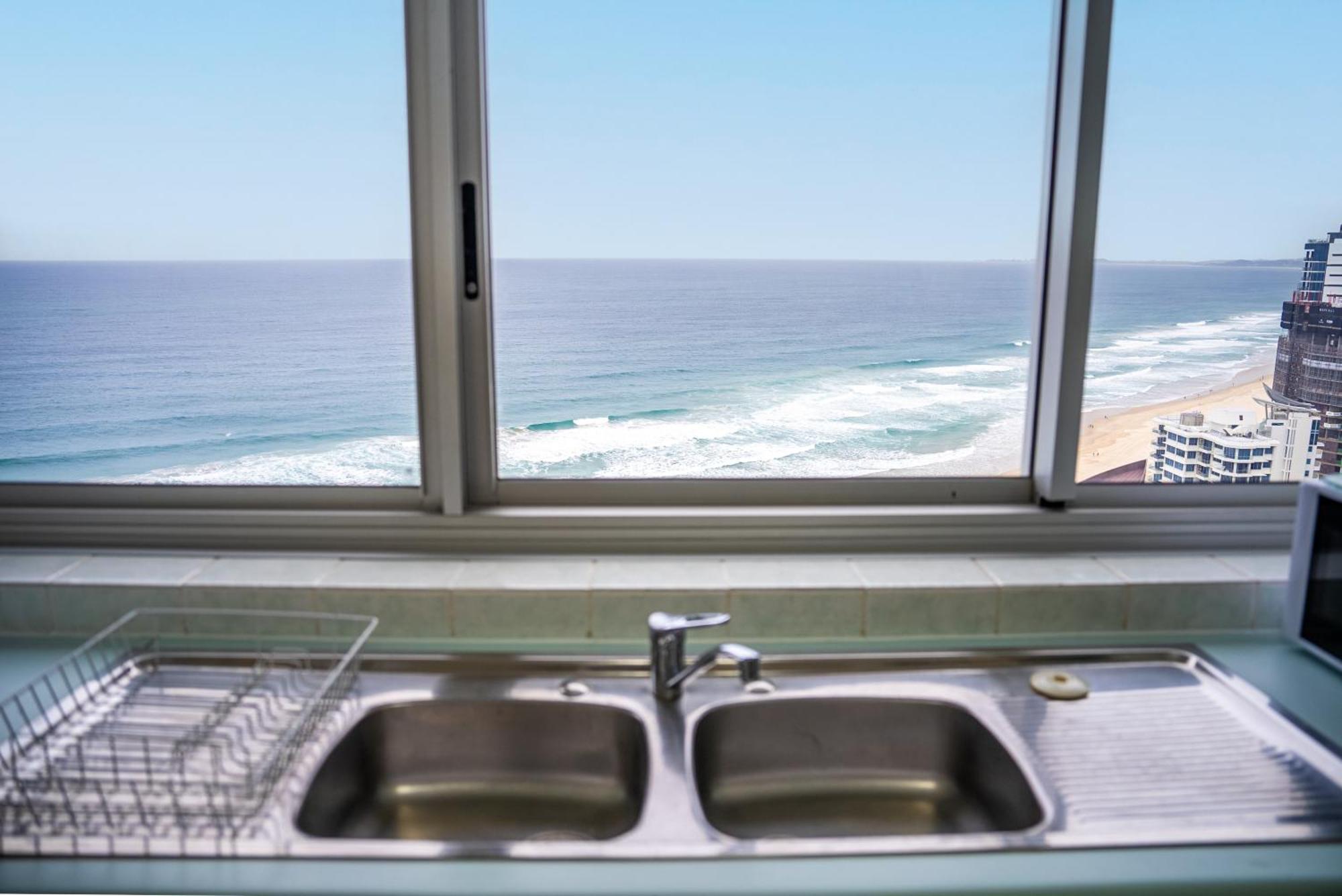Peninsula Surfers Paradise *