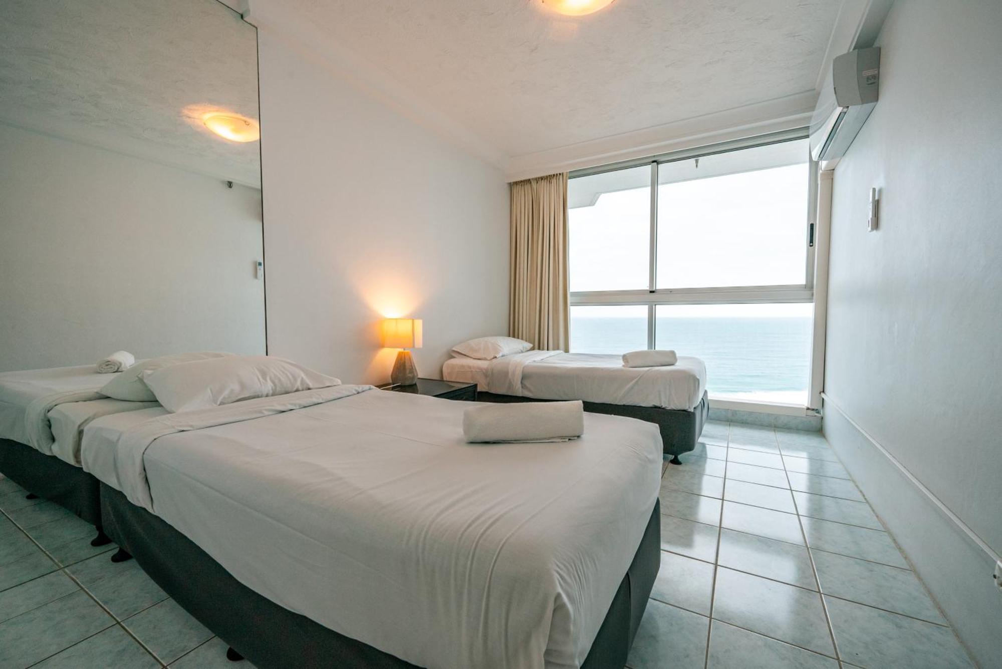 Peninsula Surfers Paradise Apartamento