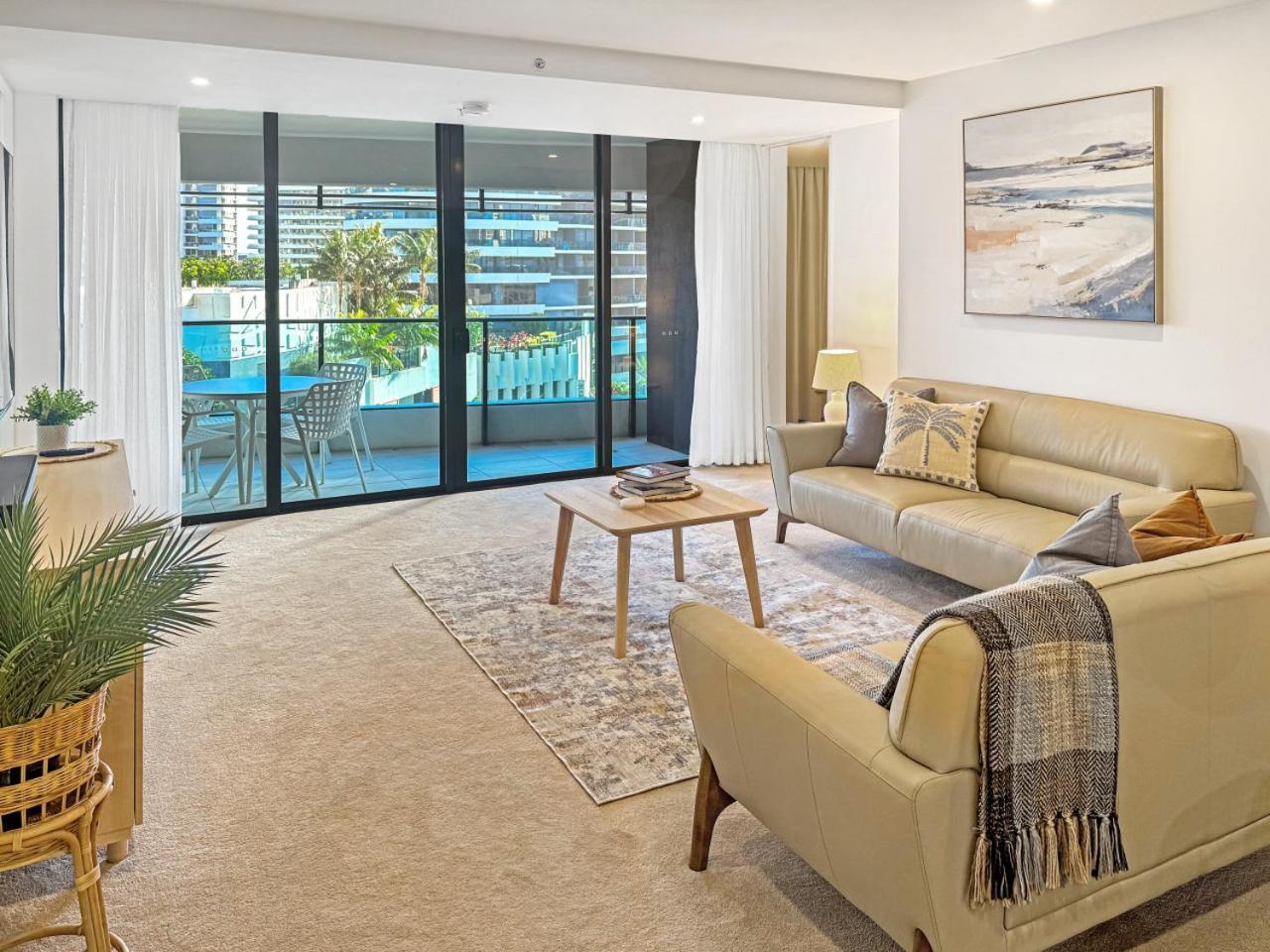 Broadbeach Elegance Oracle Tower 1 Level 5 Apartment Gold Coast