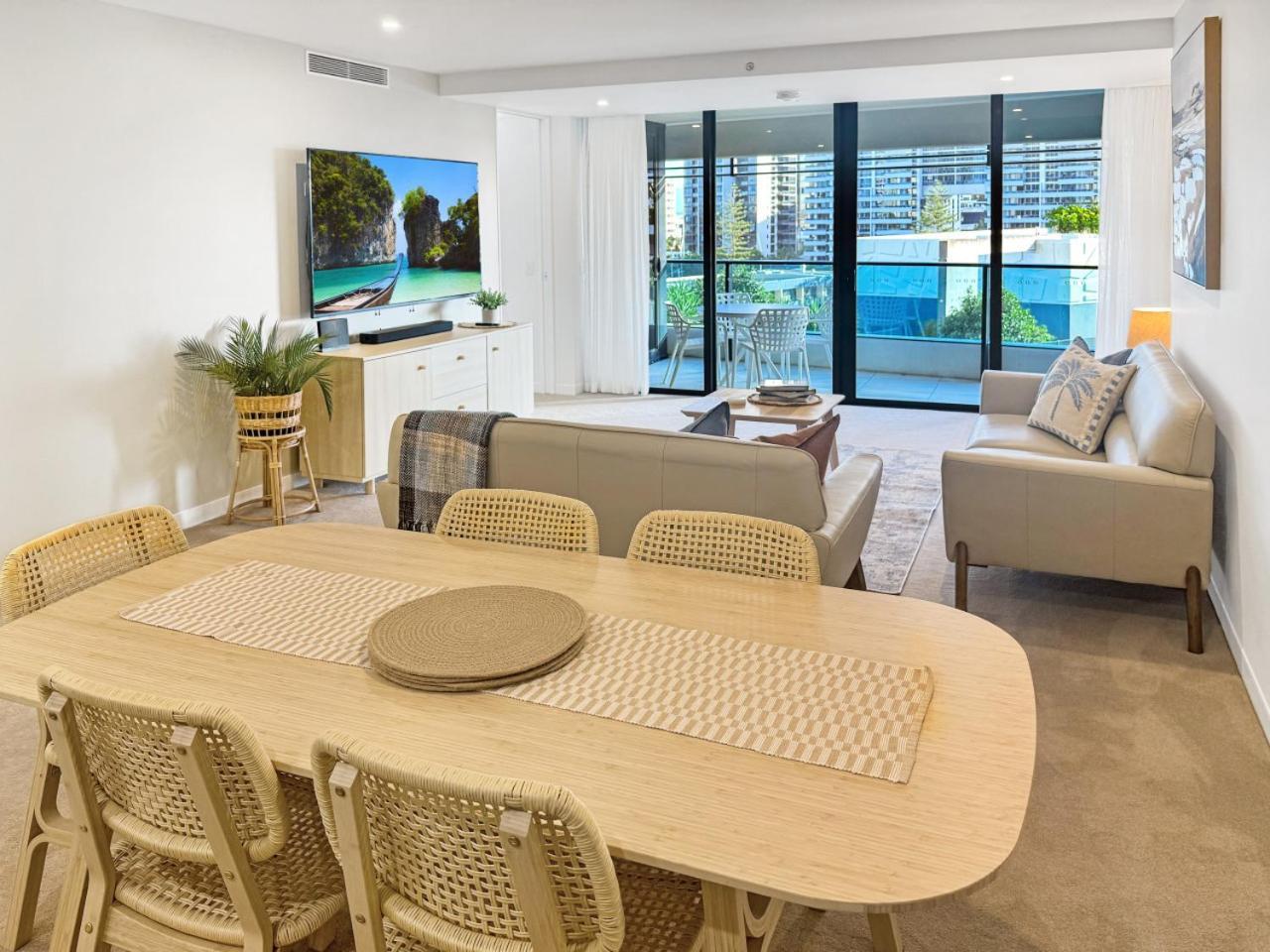 Broadbeach Elegance Oracle Tower 1 Level 5 *