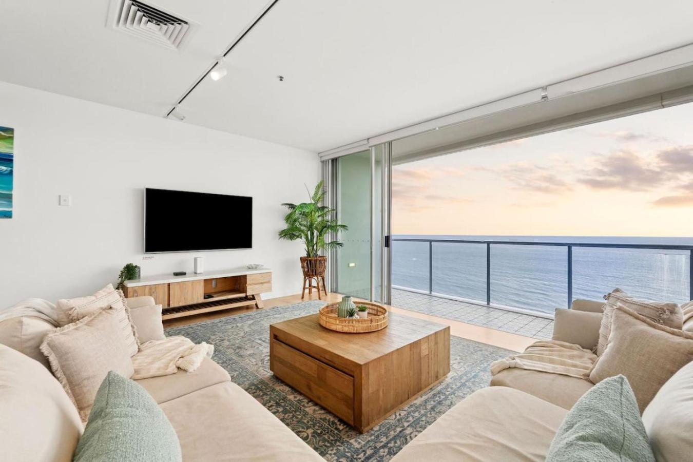 Mels Place - Stunning 3 Bed Getaway And Ocean Views *