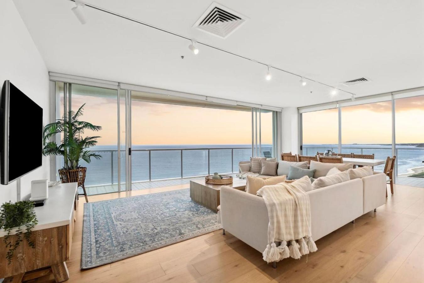 Mels Place - Stunning 3 Bed Getaway And Ocean Views Gold Coast