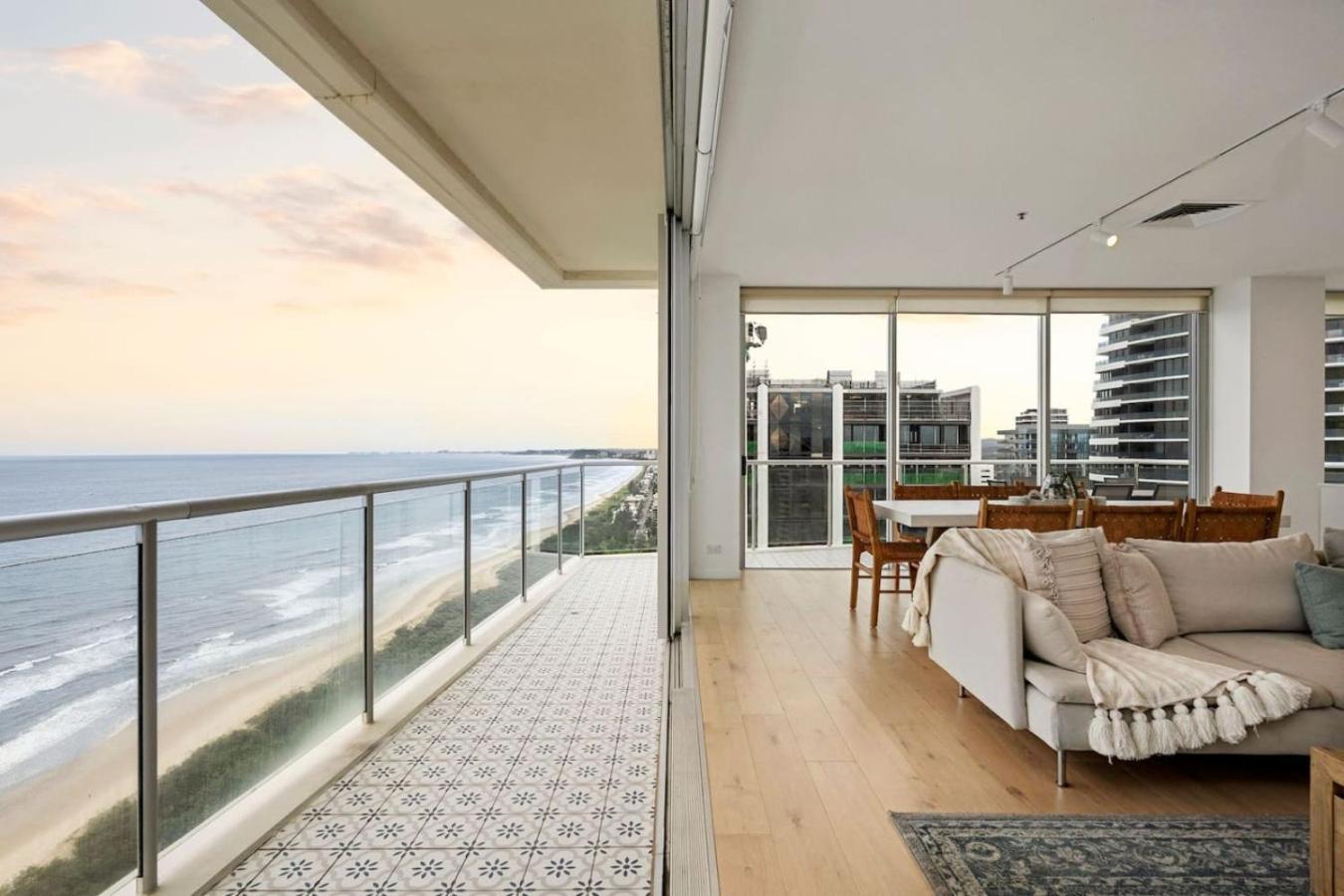 Mels Place - Stunning 3 Bed Getaway And Ocean Views * Gold Coast