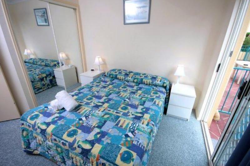 Paradise Isles Aparthotel