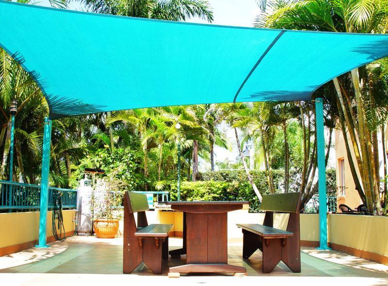 Paradise Isles Aparthotel