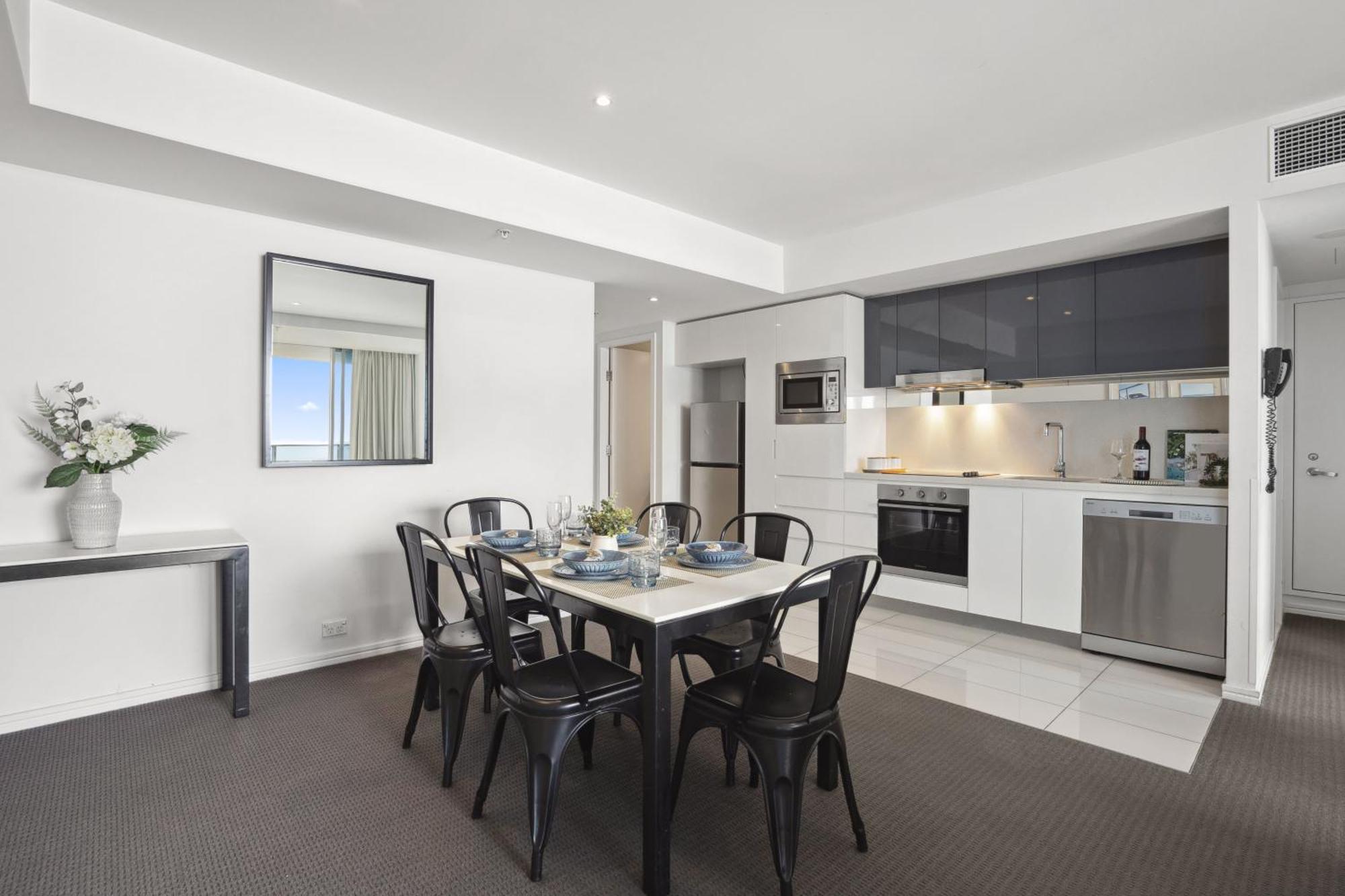 H Residences - Qstay Gold Coast