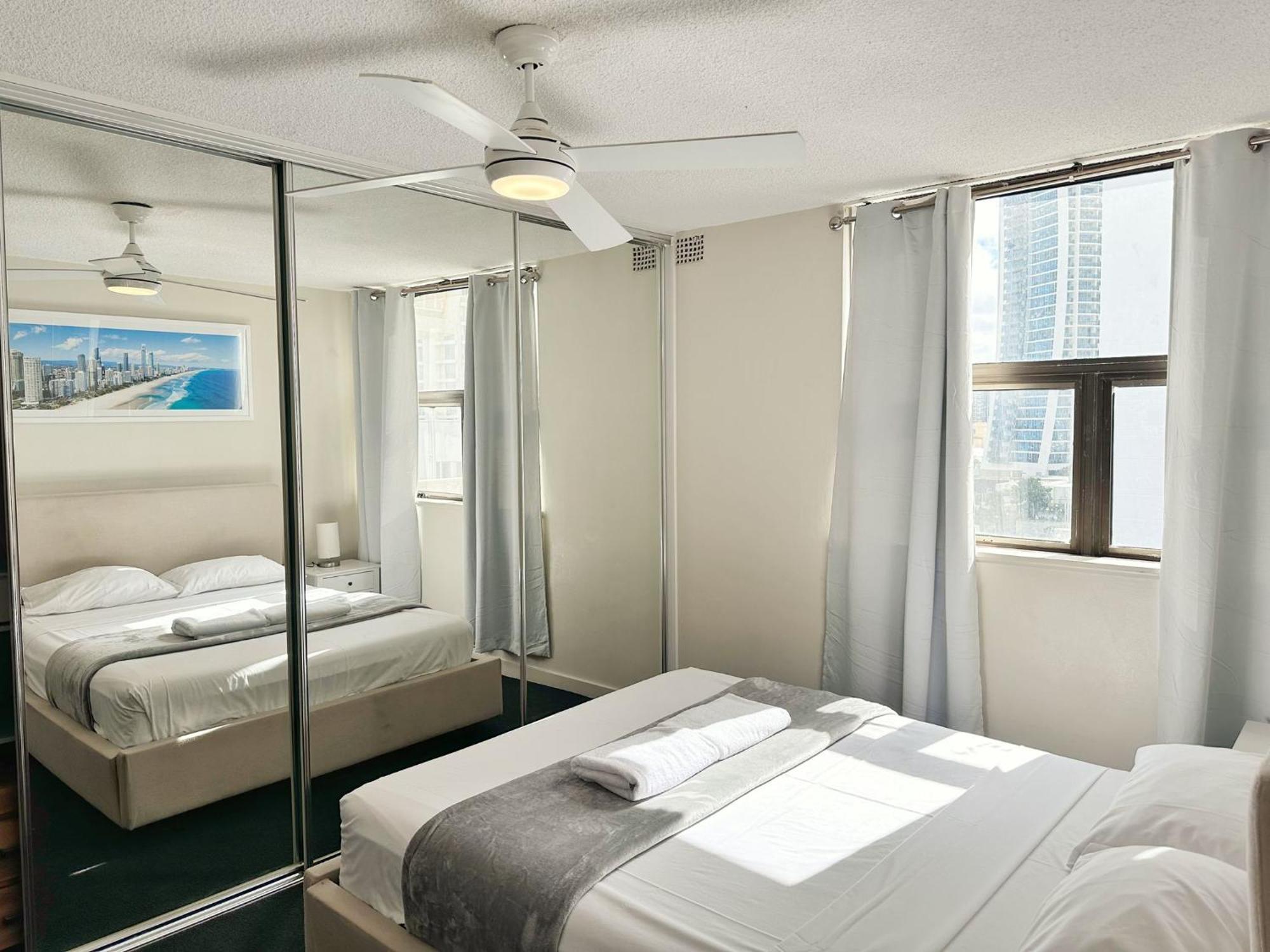 Surfers Private Apartment