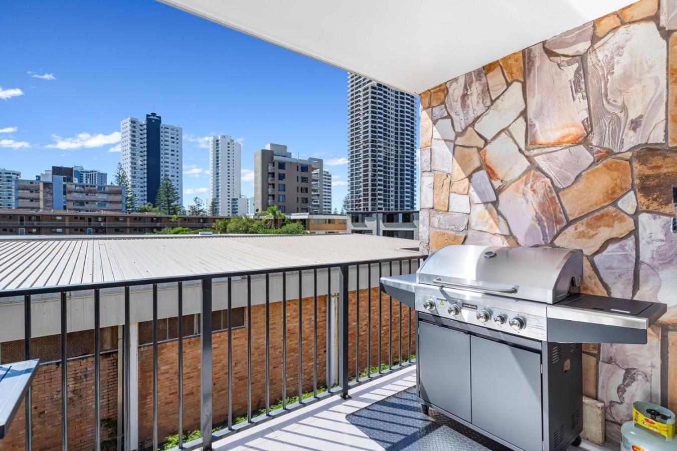 Surfers Paradise Sanctuary Apartment