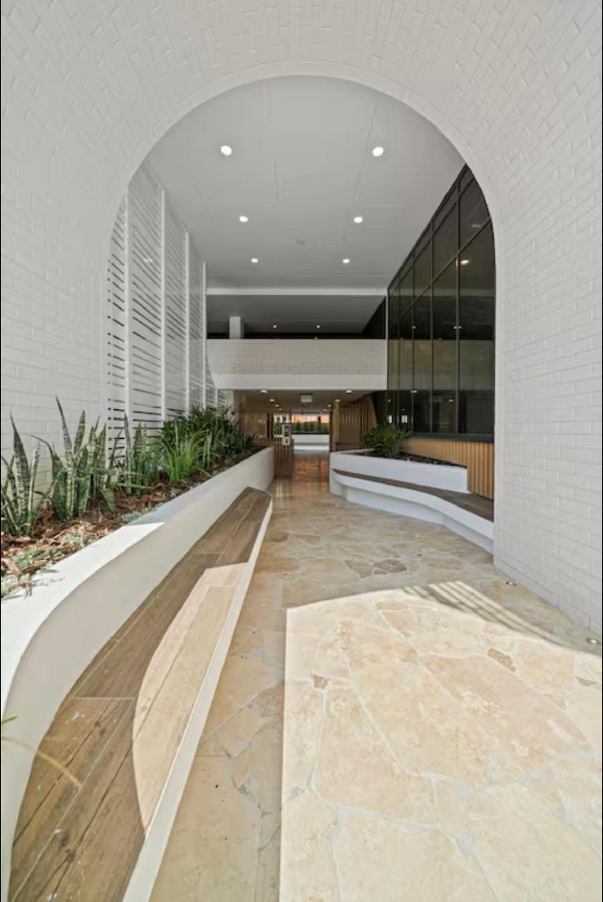 Luxury Palm Getaway Apartment *