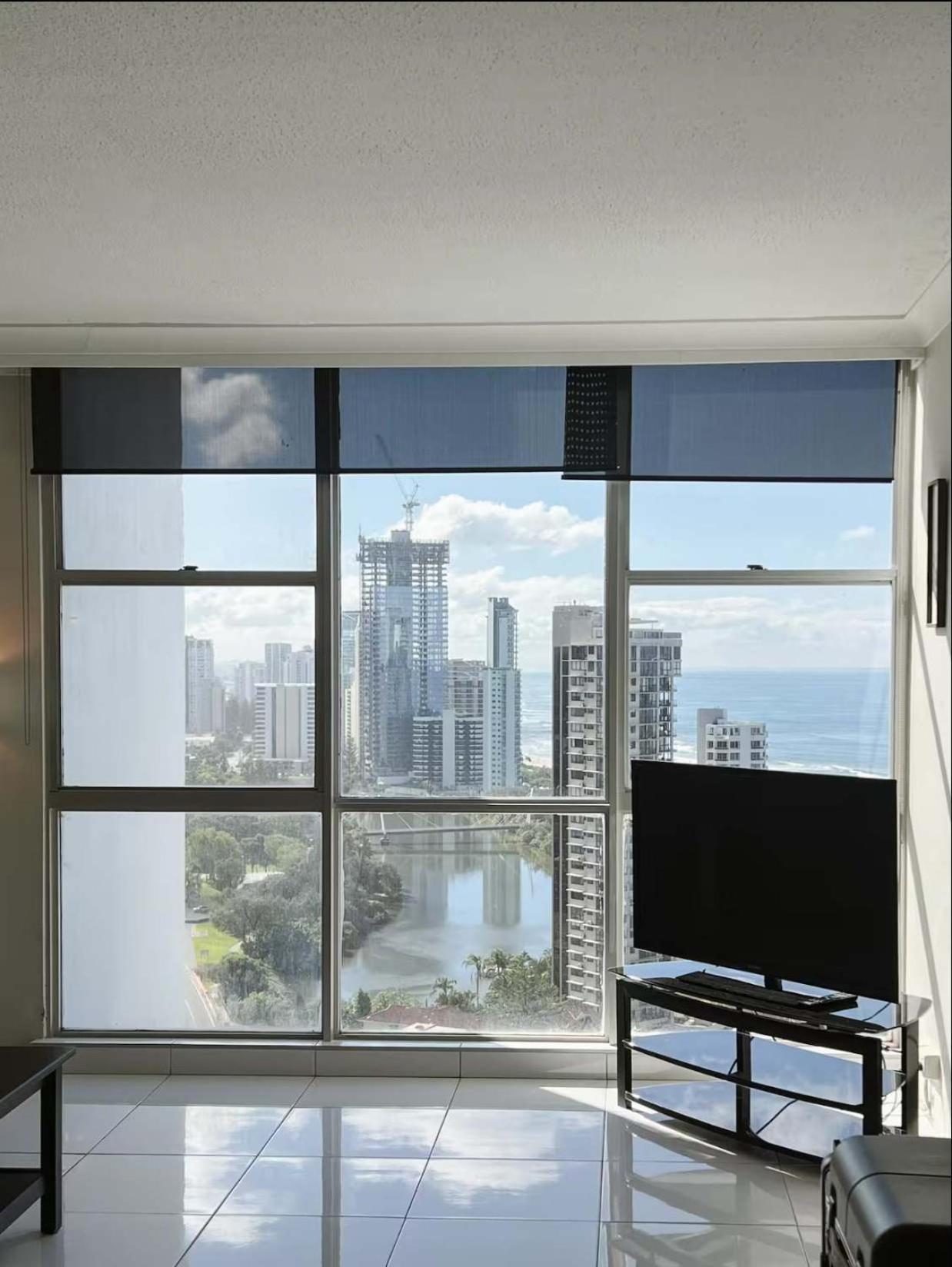 High Level Spacious Ocean View At Surfers * Gold Coast
