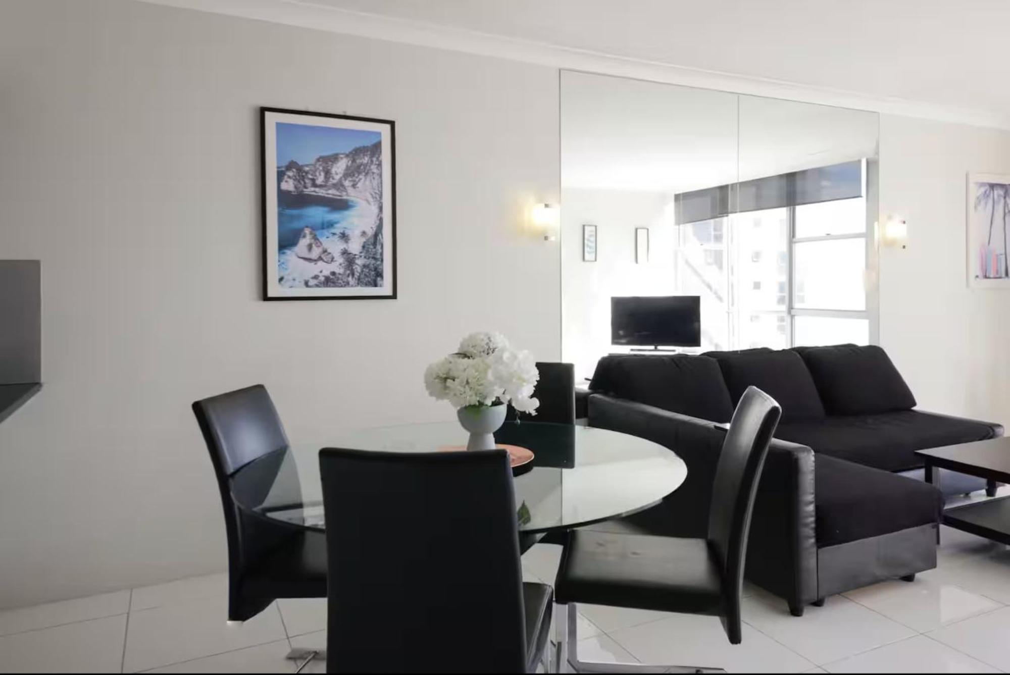 High Level Spacious Ocean View At Surfers * Gold Coast