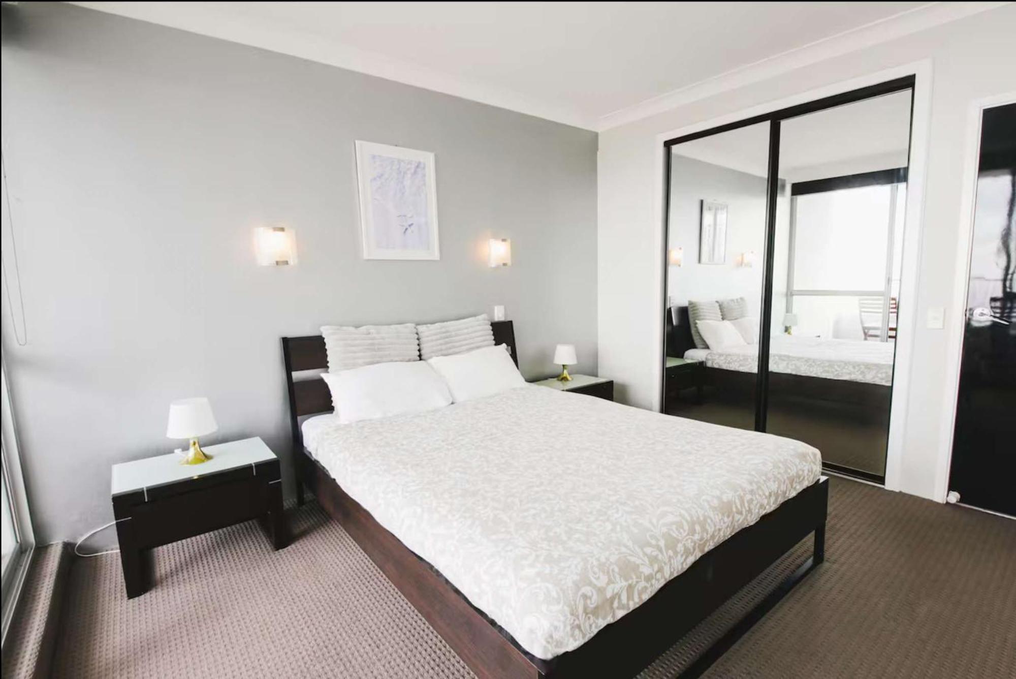 High Level Spacious Ocean View At Surfers * Gold Coast