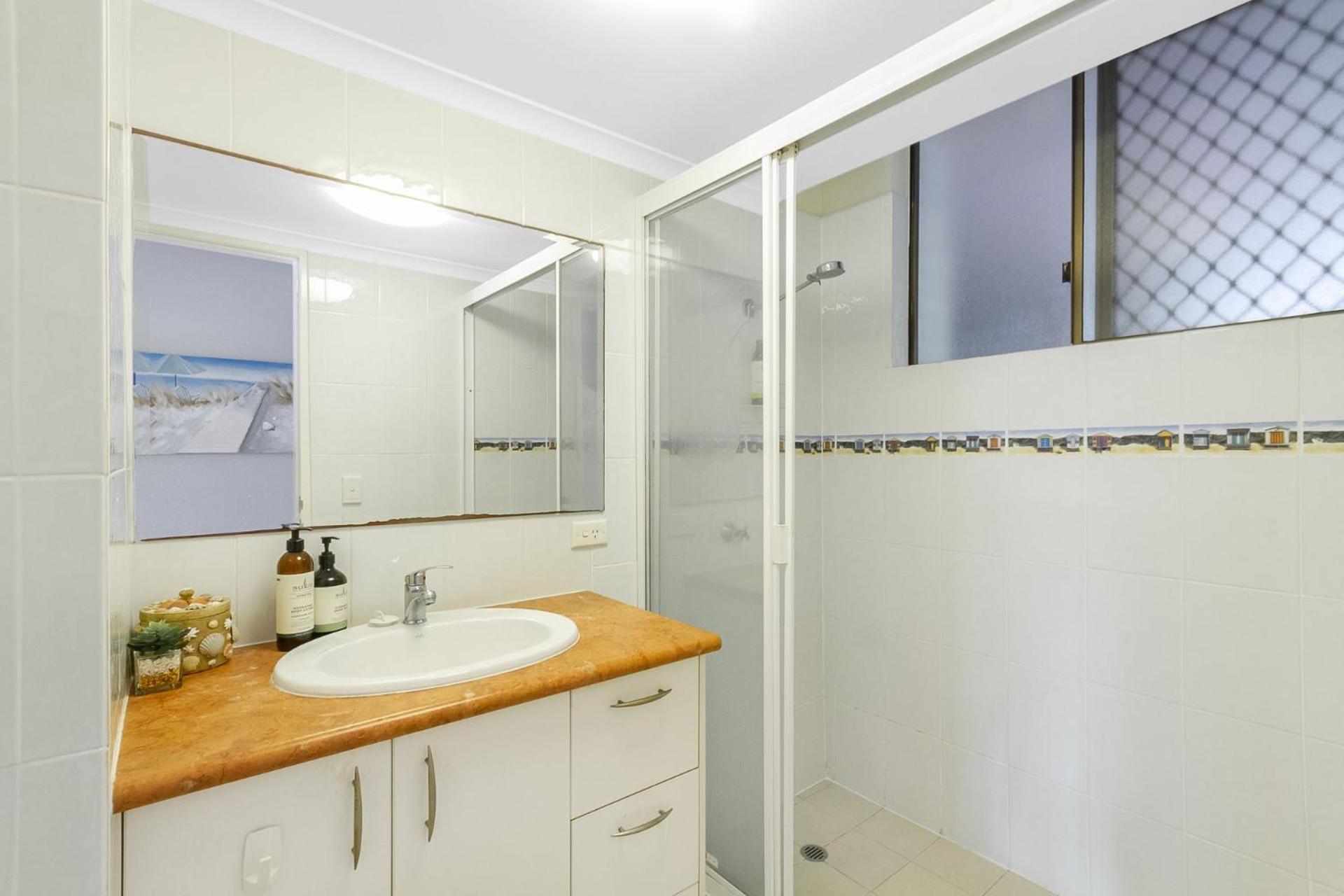 Kirra Gardens 18 Apartment