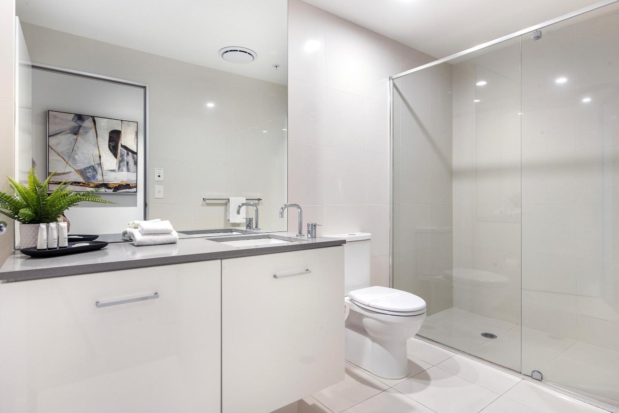 Circle On Cavill - Self Contained & Privately Managed - Wow