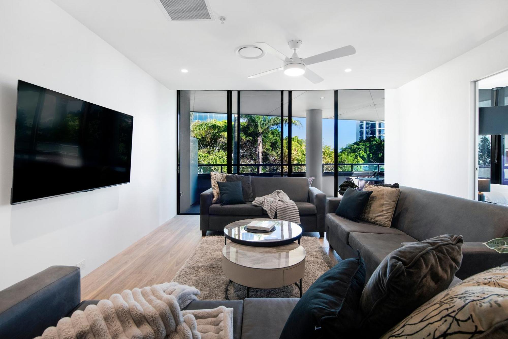 Circle On Cavill - Self Contained & Privately Managed - Wow Apartment *