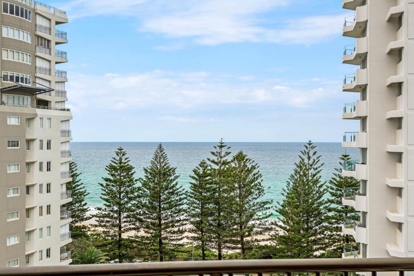 Horizons In Burleigh Views Car Park Apartment *