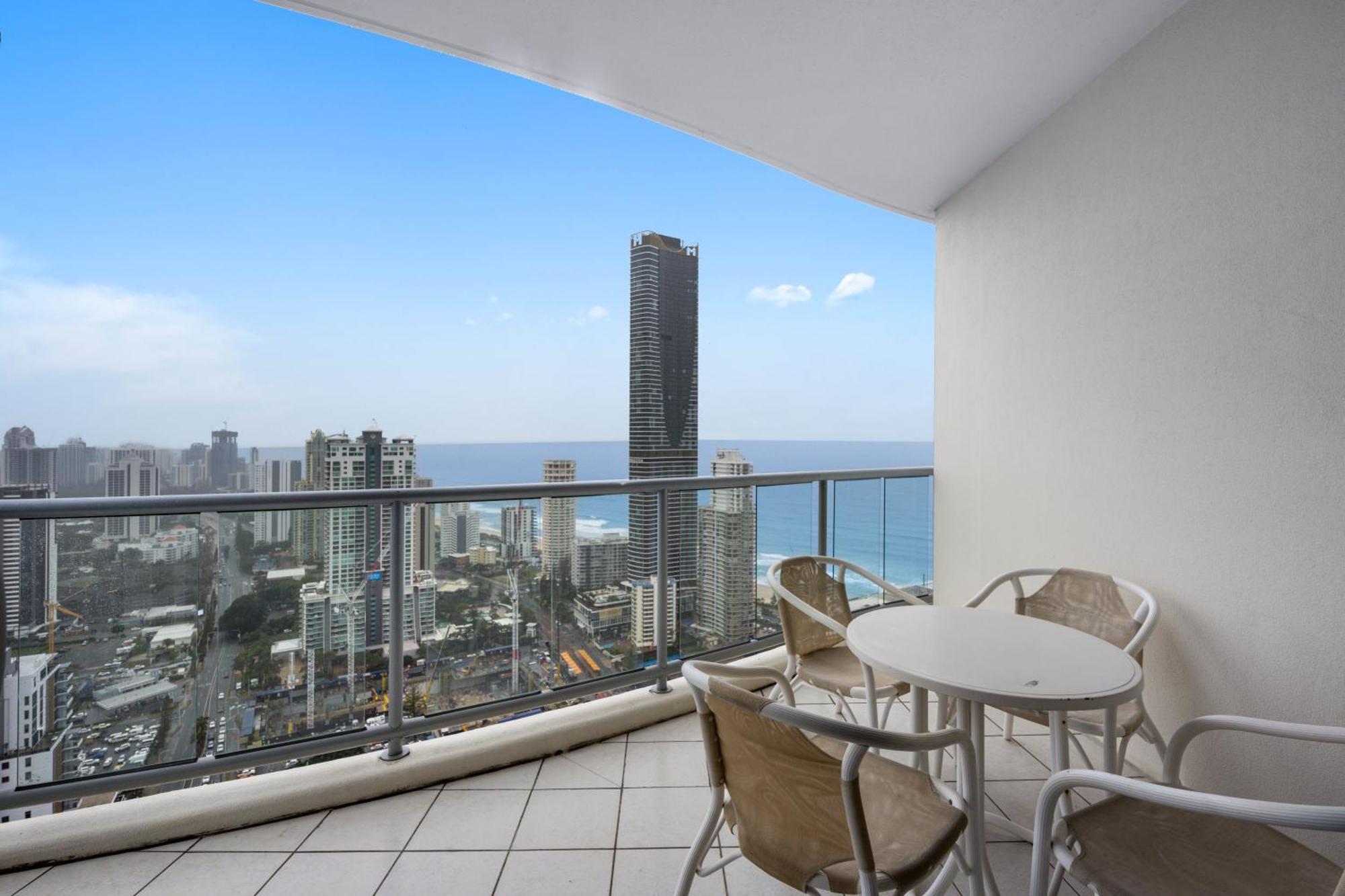 Chevron Renaissance - Private Apartment *