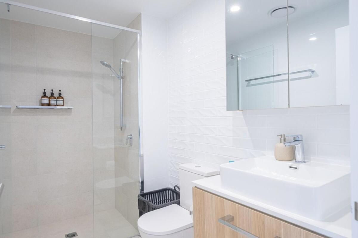 Modern 1 Bedroom Pool, Gym * Gold Coast