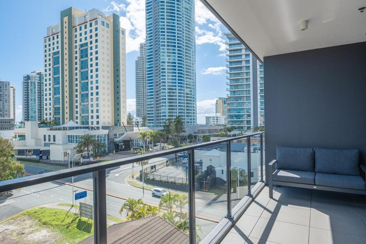 Modern 1 Bedroom Pool, Gym *