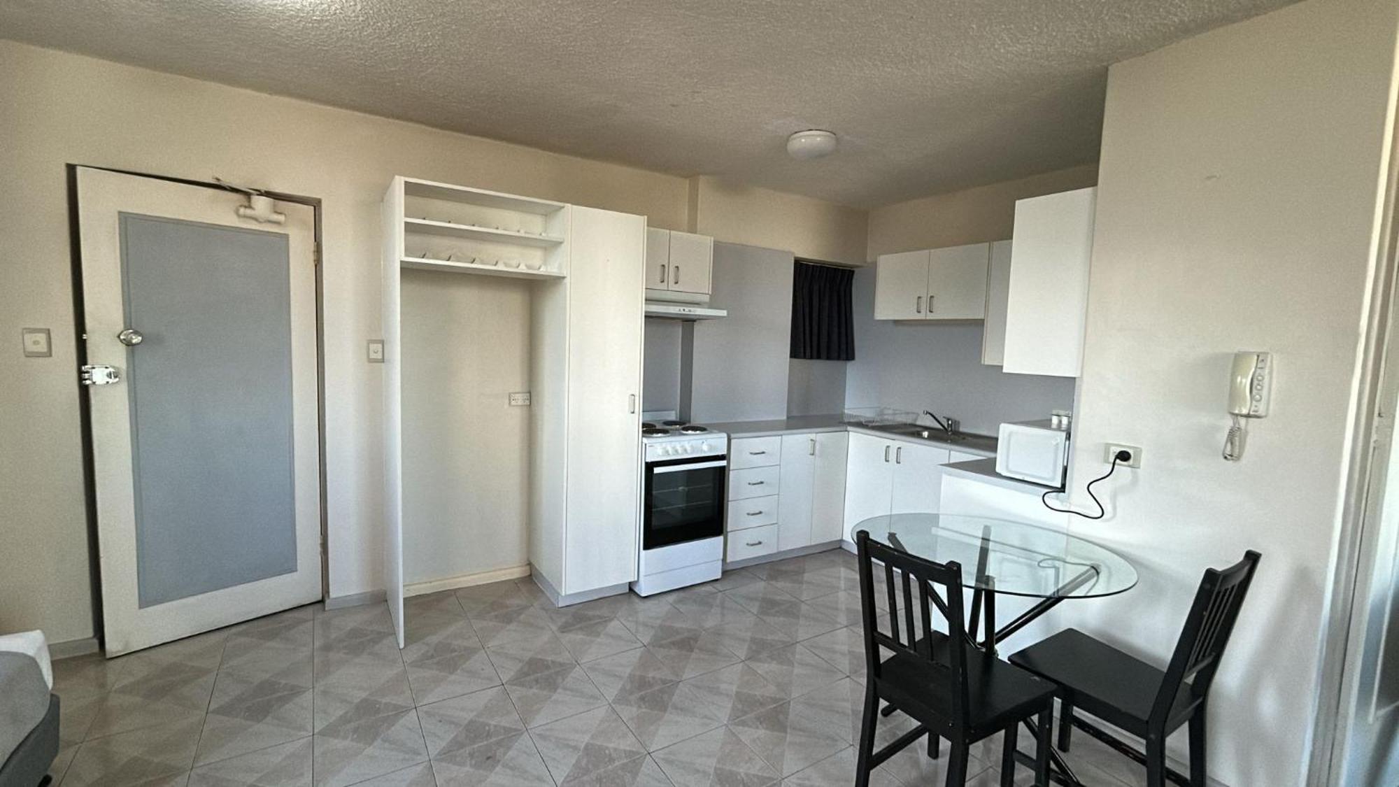 Surfers Private Apartment