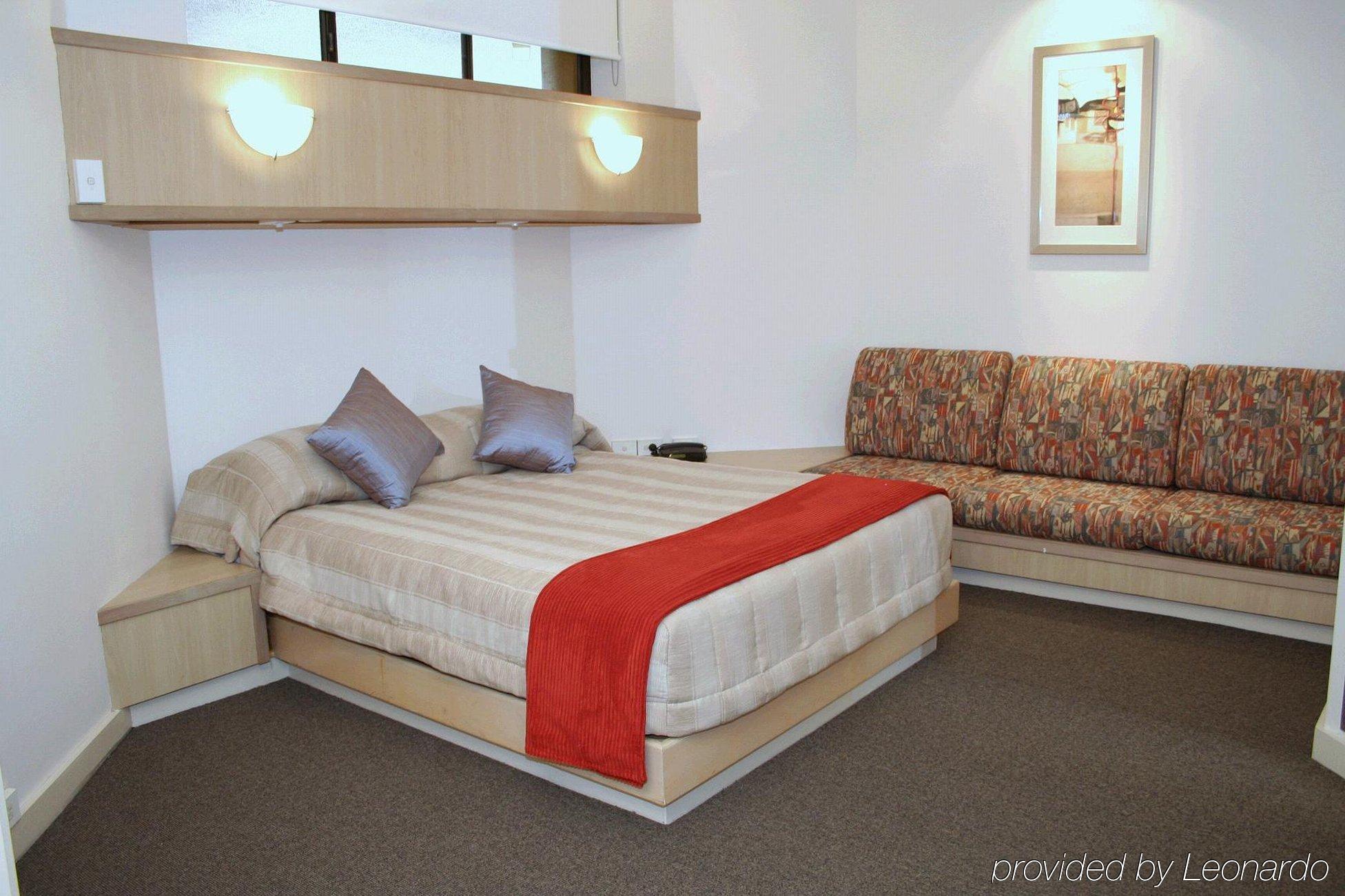 Tiki Surfers Paradise 4*